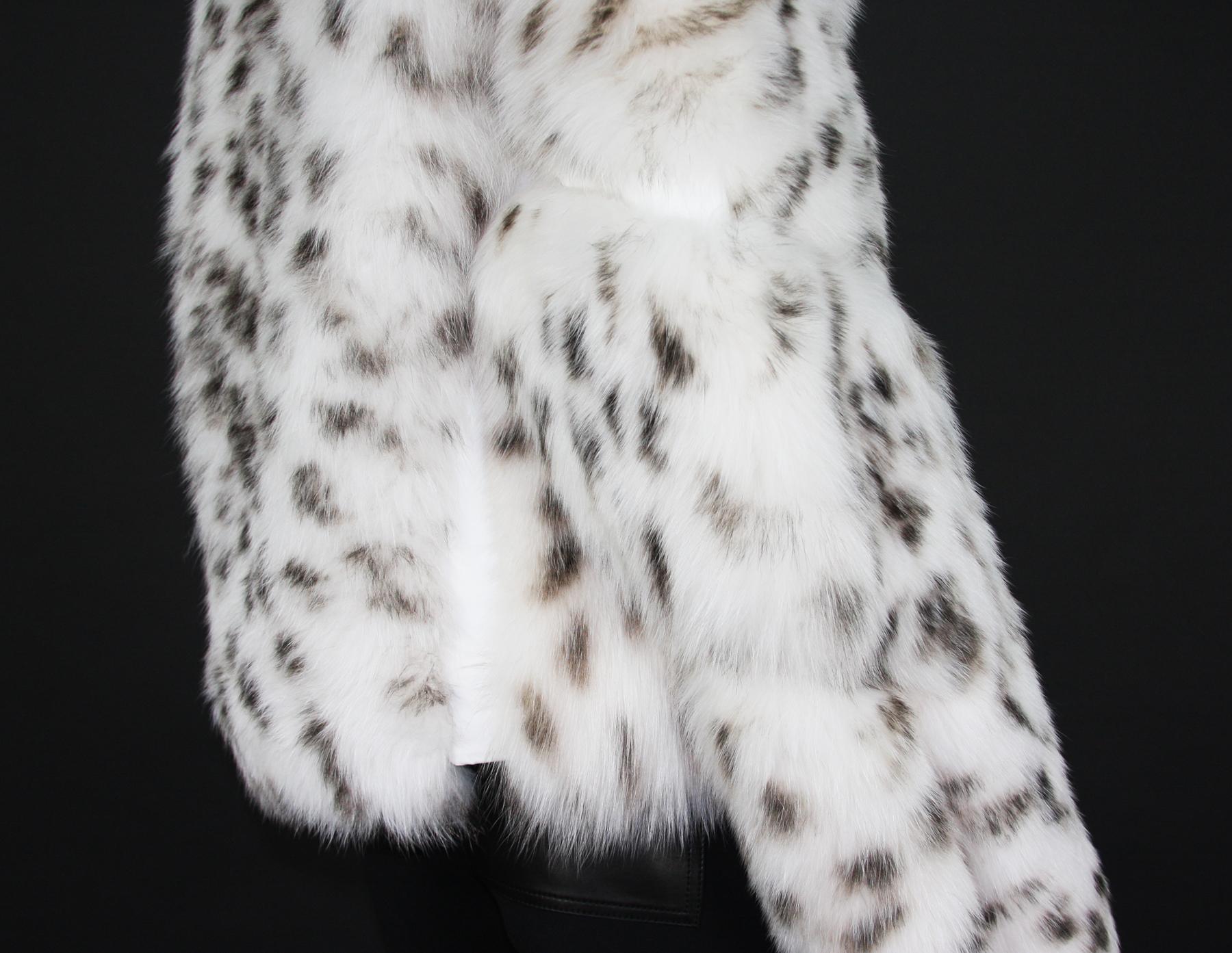 Versace, véritable veste en cuir de renard blanc imprimé léopard pour femme, 46 en vente 5