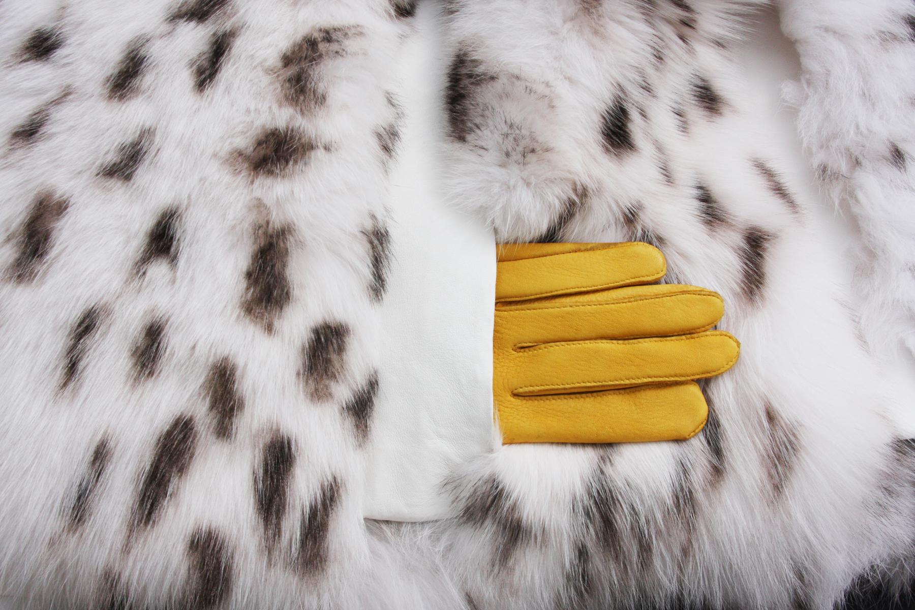 Versace, véritable veste en cuir de renard blanc imprimé léopard pour femme, 46 en vente 7