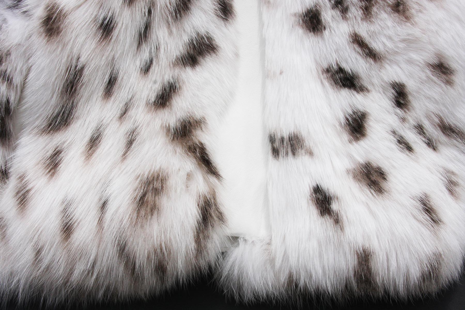 Versace, véritable veste en cuir de renard blanc imprimé léopard pour femme, 46 en vente 8