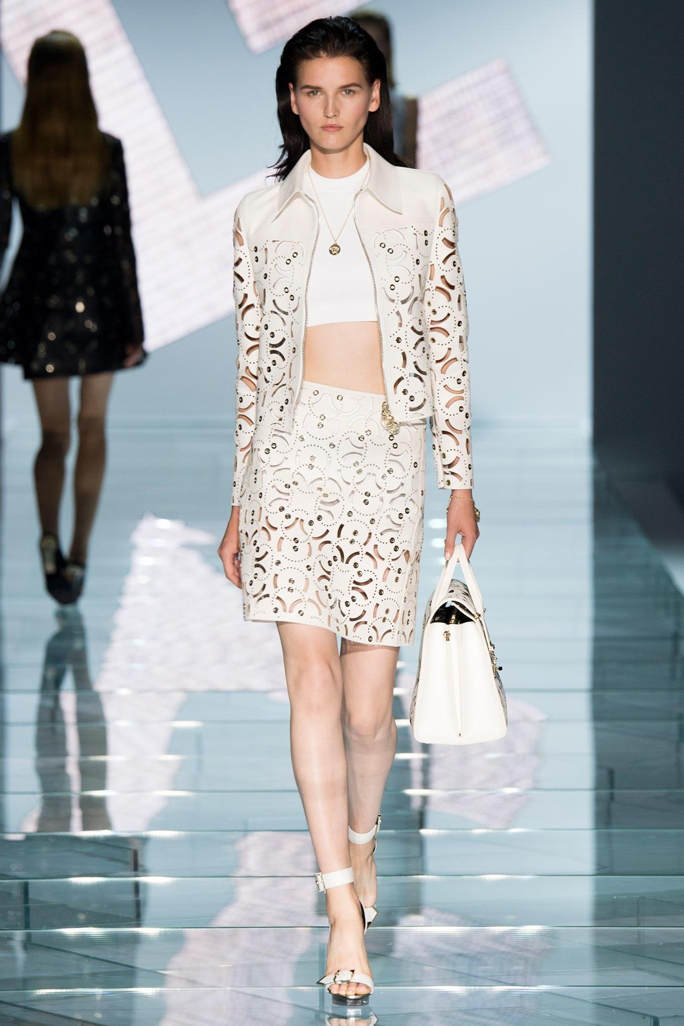 New Versace Runway White Leather Skirt
S/S 2015 Collection
Designer size 40 - US 6
100% Leather, Laser Cut, Metal Silver Tone Grommet Accents, No Lining, Side Zipper Closure, A-Line Style.
Measurements: Waist - 30 inches, Length - 17.5