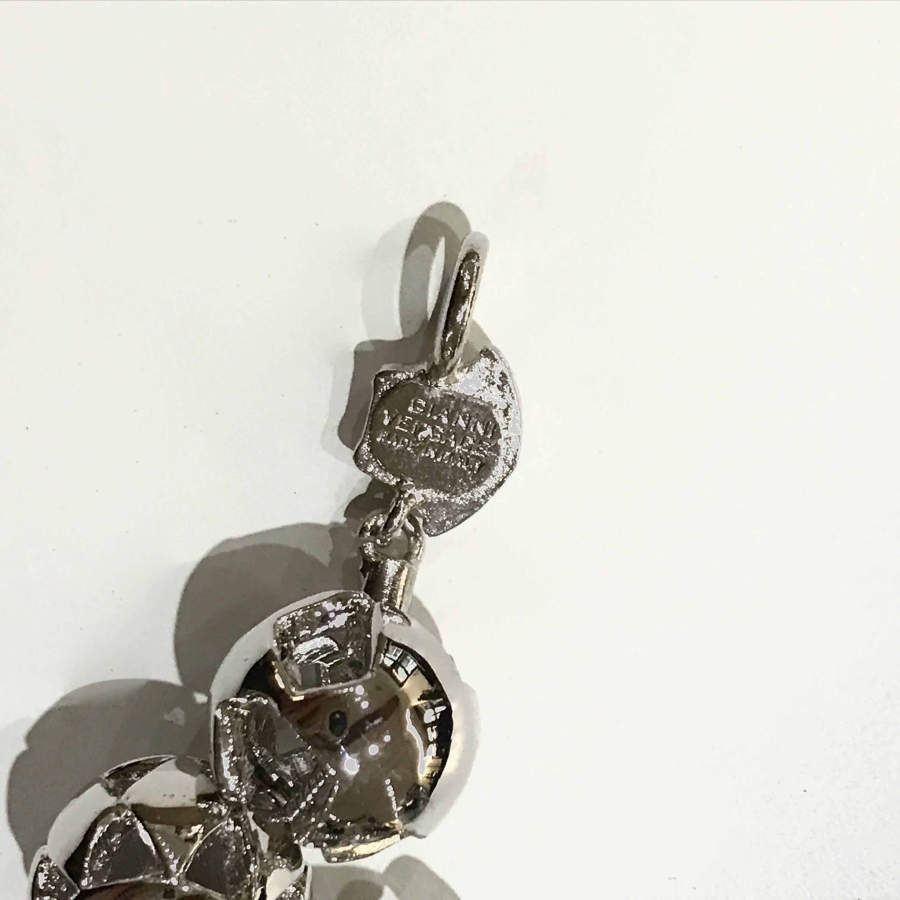 Collar de bolas Gianni Versace de los años 90 con detalles recortados en venta 3