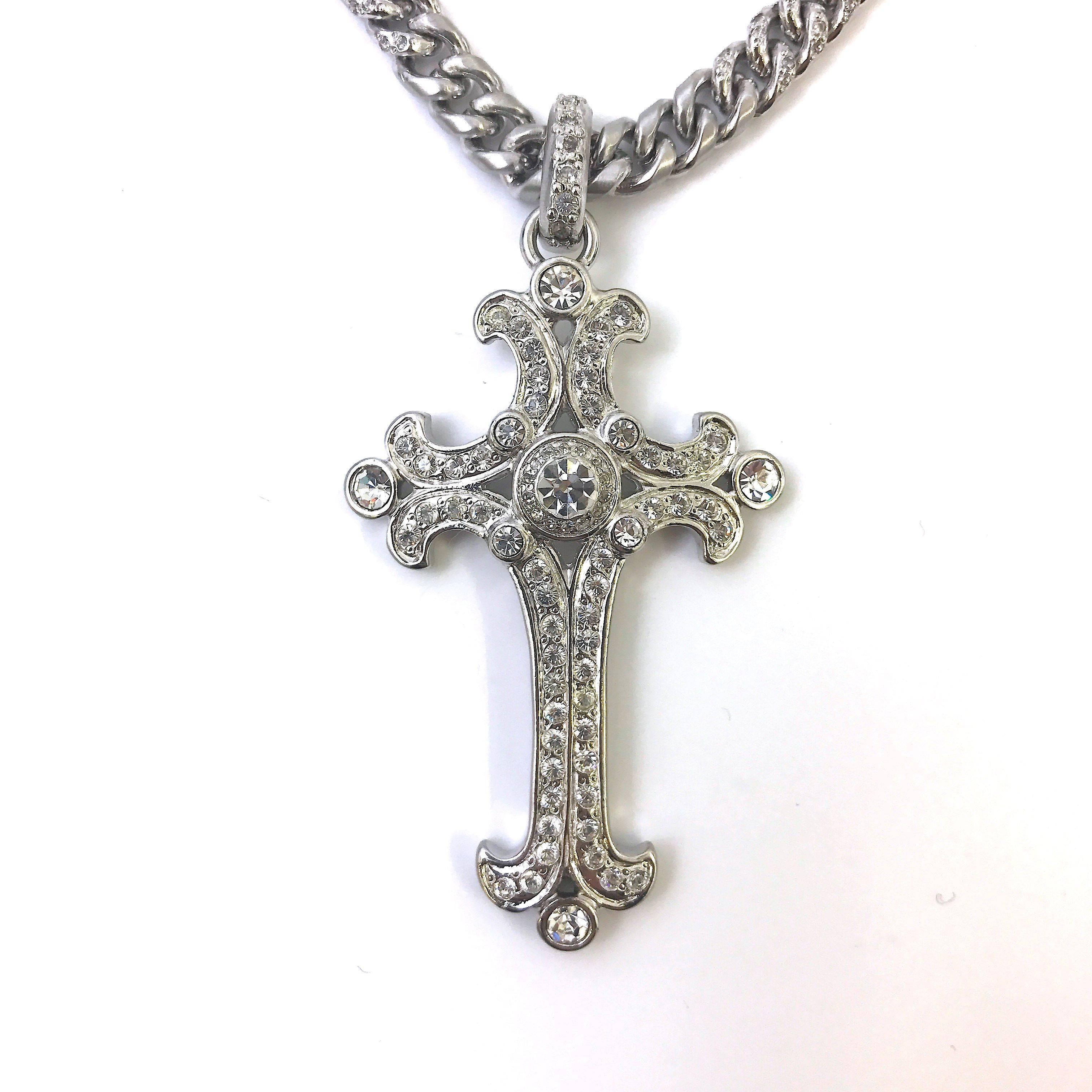 Collier pendentif croix Gianni Versace des années 1990 Neuf - En vente à Nottingham, GB