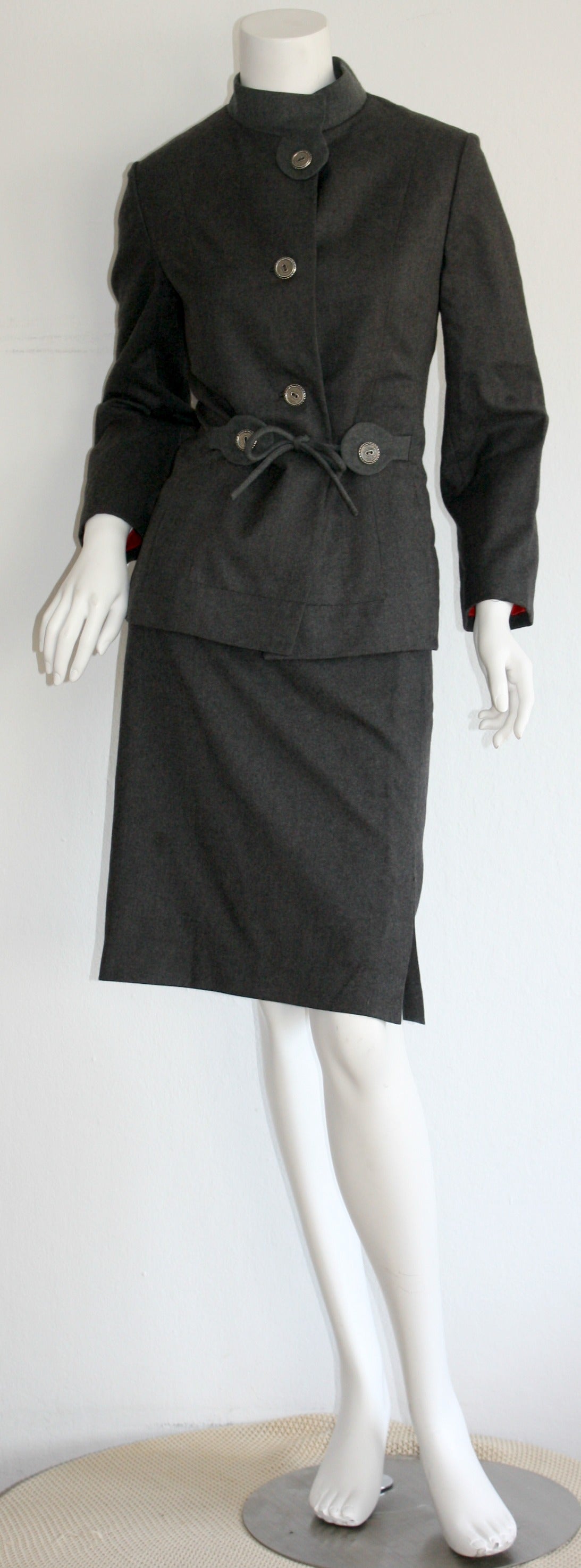 1940s Vintage Don Loper of Bevery Hills Charcoal Skirt Suit In Excellent Condition In San Diego, CA