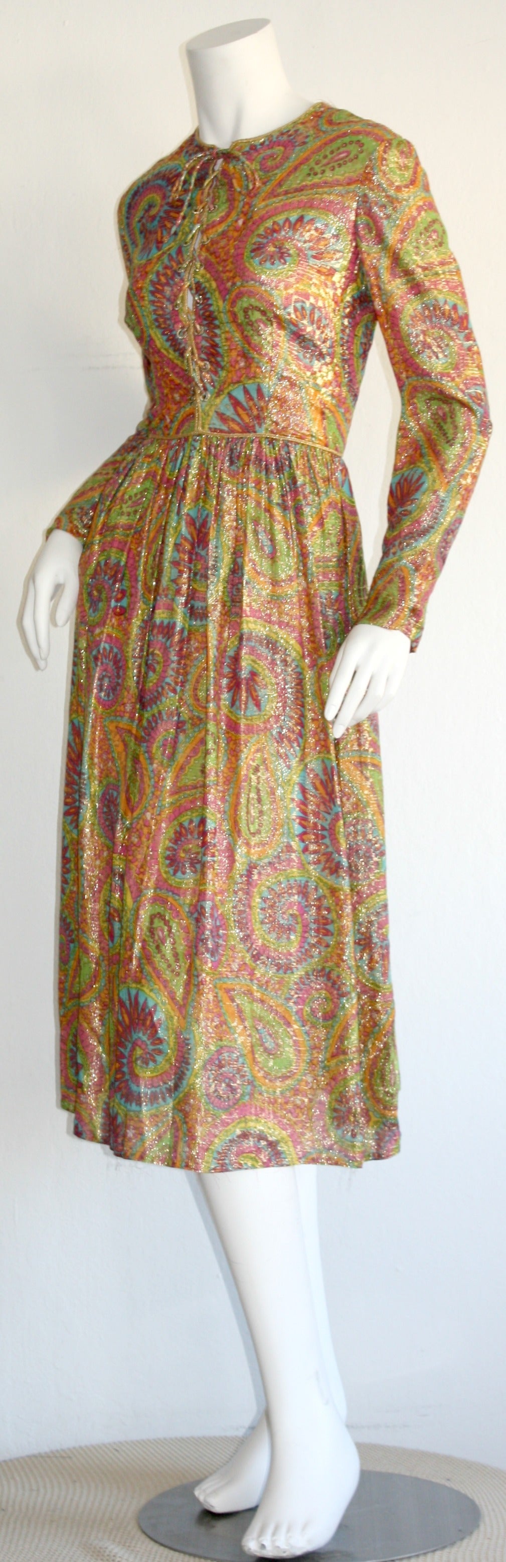 Amazing 1960s Vintage mollie Parnis Paisley Silk Metallic Babydoll Dress In Excellent Condition For Sale In San Diego, CA