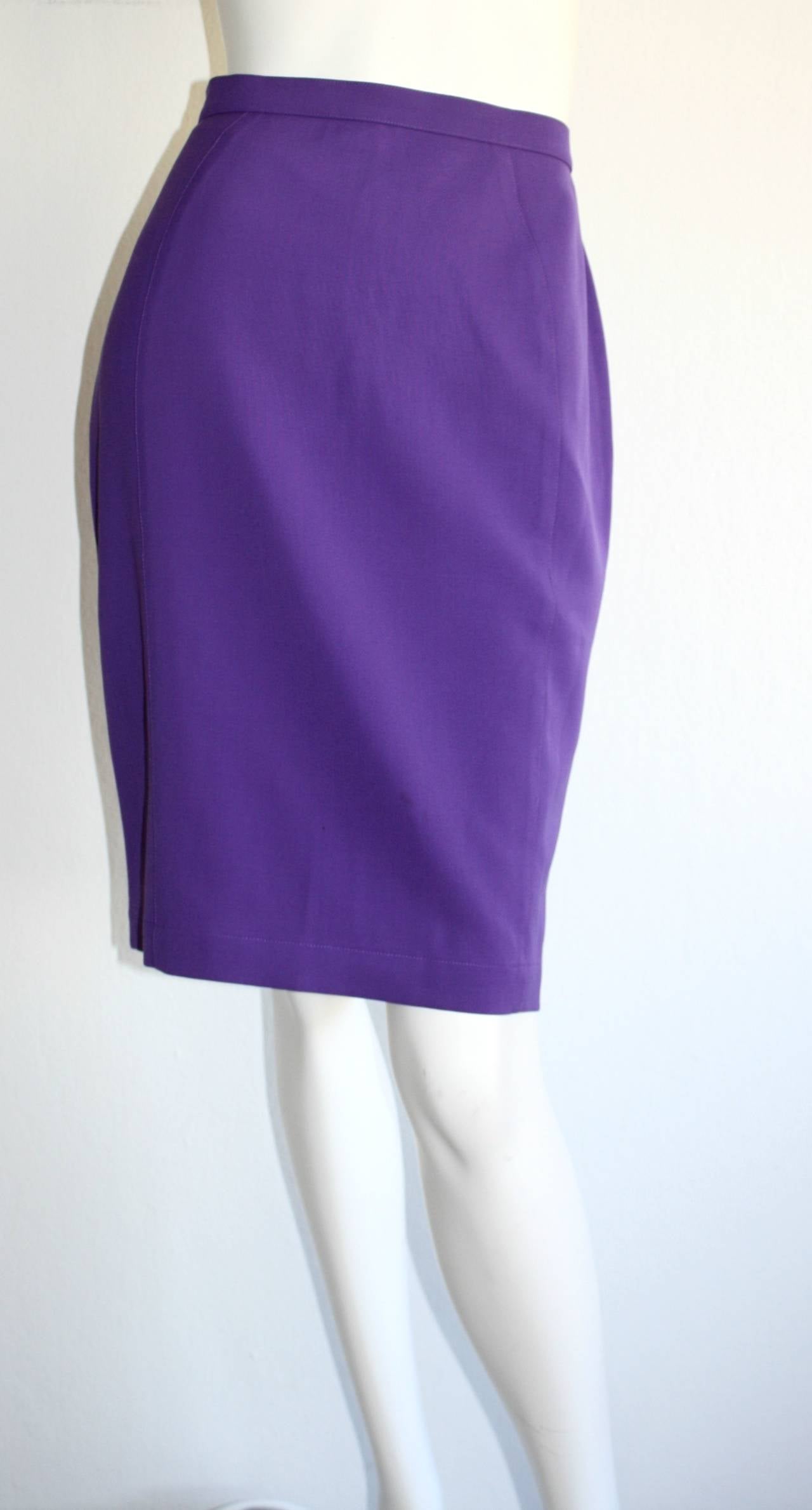 Chic Vintage Thierry Mugler Purple Signature Skirt Suit In Excellent Condition In San Diego, CA