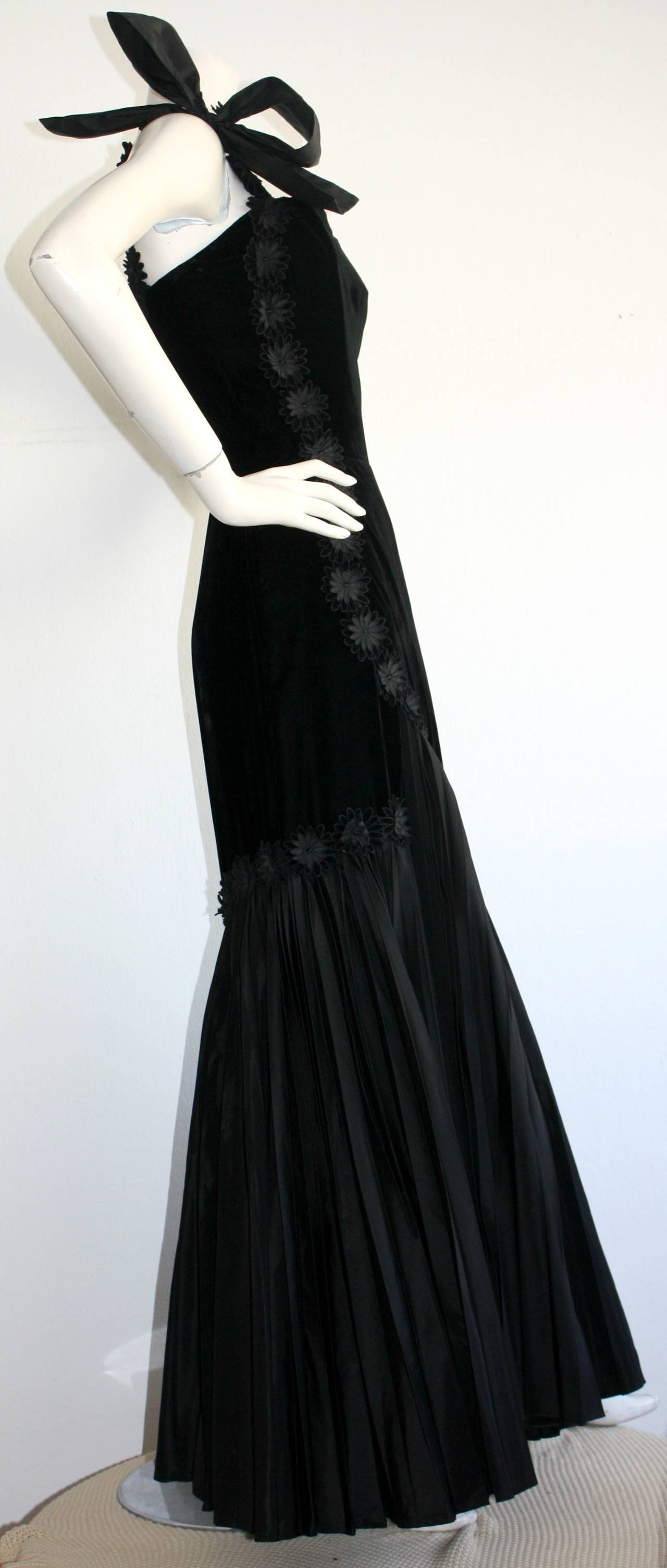 Stunning 1940s Vintage Black Velvet One - Shoulder Bow Gown w/ Accordian Hem 5