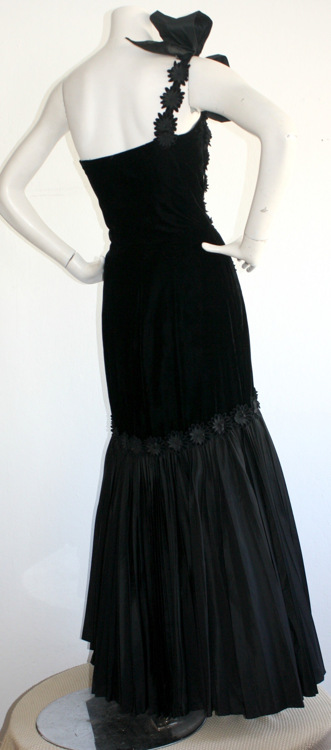 Stunning 1940s Vintage Black Velvet One - Shoulder Bow Gown w/ Accordian Hem In Excellent Condition In San Diego, CA