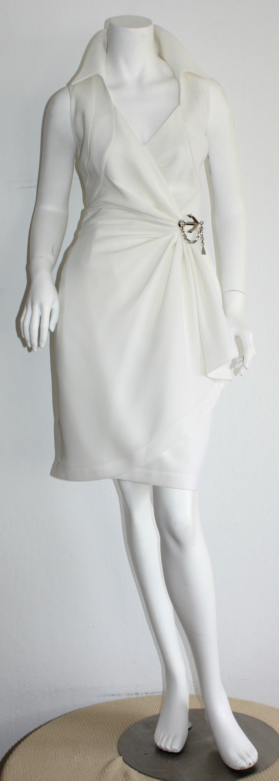 1990s Vintage Thierry Mugler White Wrap Dress w/ Anchor Chain Detail Avant Garde In New Condition In San Diego, CA