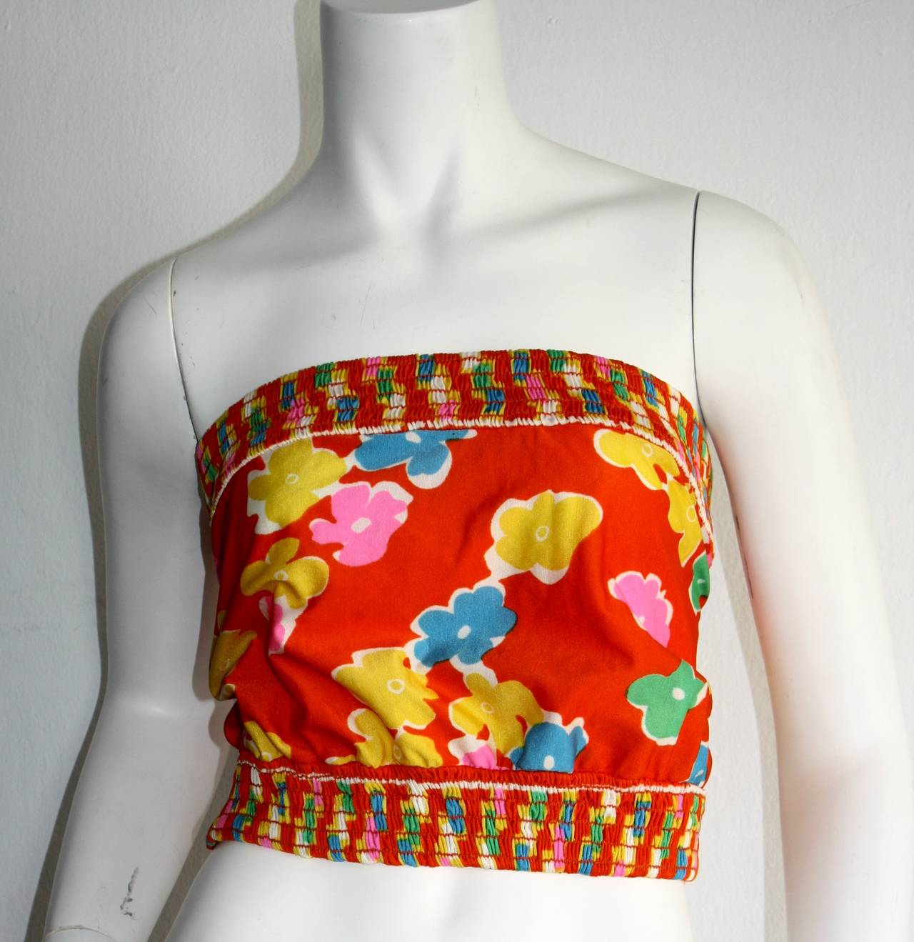 Beautiful vintage Oscar de la Renta 1970s tube top! Vibrant orange backdrop, with bold floral print throughout. Can easily be dressed up or down--Looks great with a full maxi skirt, but, equally as impressive with trousers! Zips up the back, with