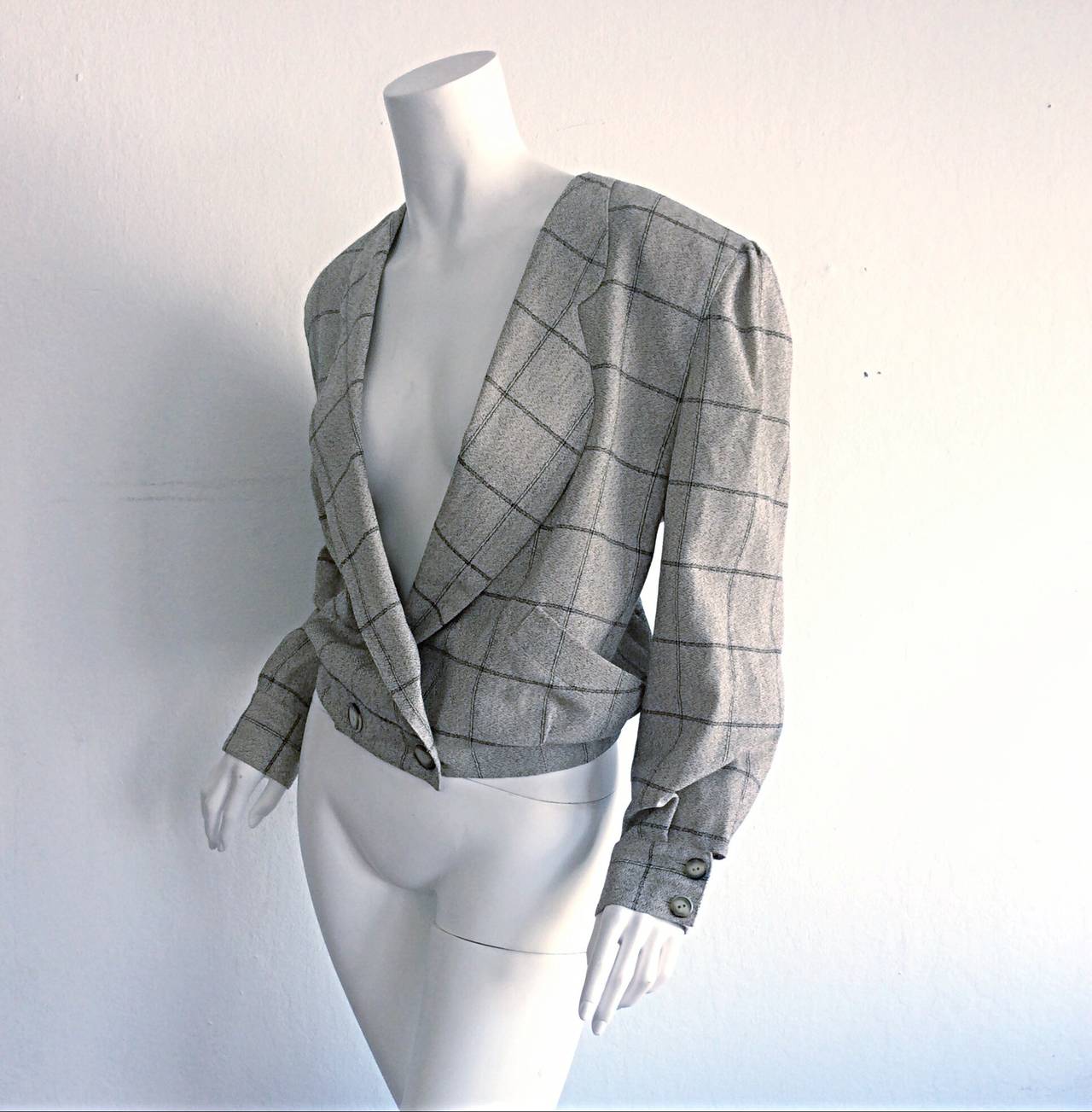 Vintage 1980er Krizia Wolle Windowpane 80er Jahre schlanke Boyfriend Cropped Blazer Jacke Damen im Angebot