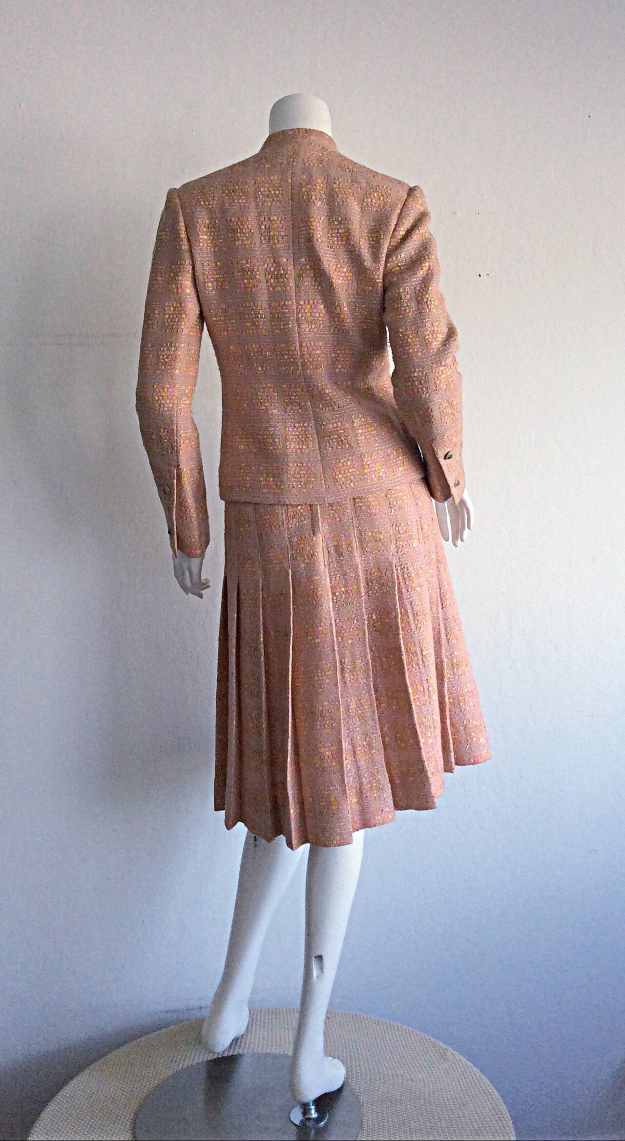Amazing 1960s Vintage Chanel Suit Pink Boucle Jackie O Pillbox Didier Ledot In Excellent Condition In San Diego, CA