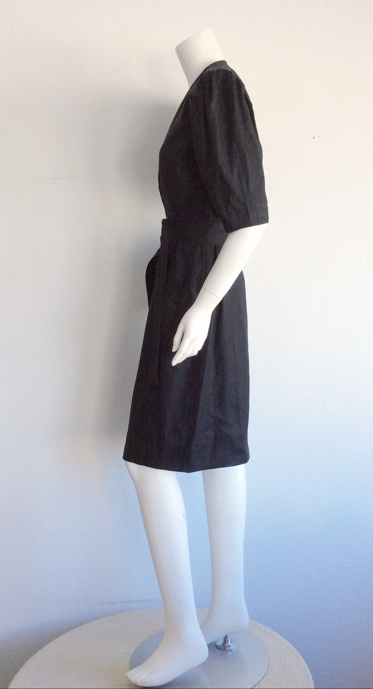 Women's Vintage Yves Saint Laurent ' Rive Gauche ' Short Sleeve Belted Black Linen Dress For Sale