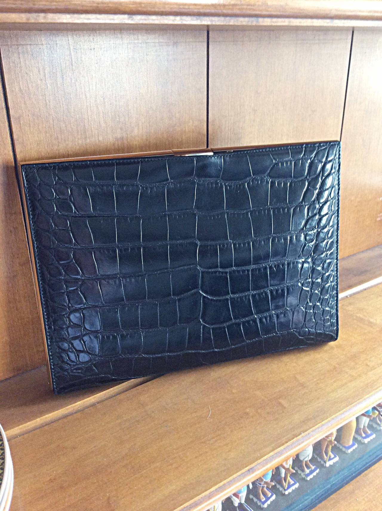 Gorgeous vintage Oscar de la Renta oversized alligator clutch. Farm raised gator, with beautiful large scales. Lined in soft beige suede, with sophisticated gold frame. Made in Italy. In great condition.