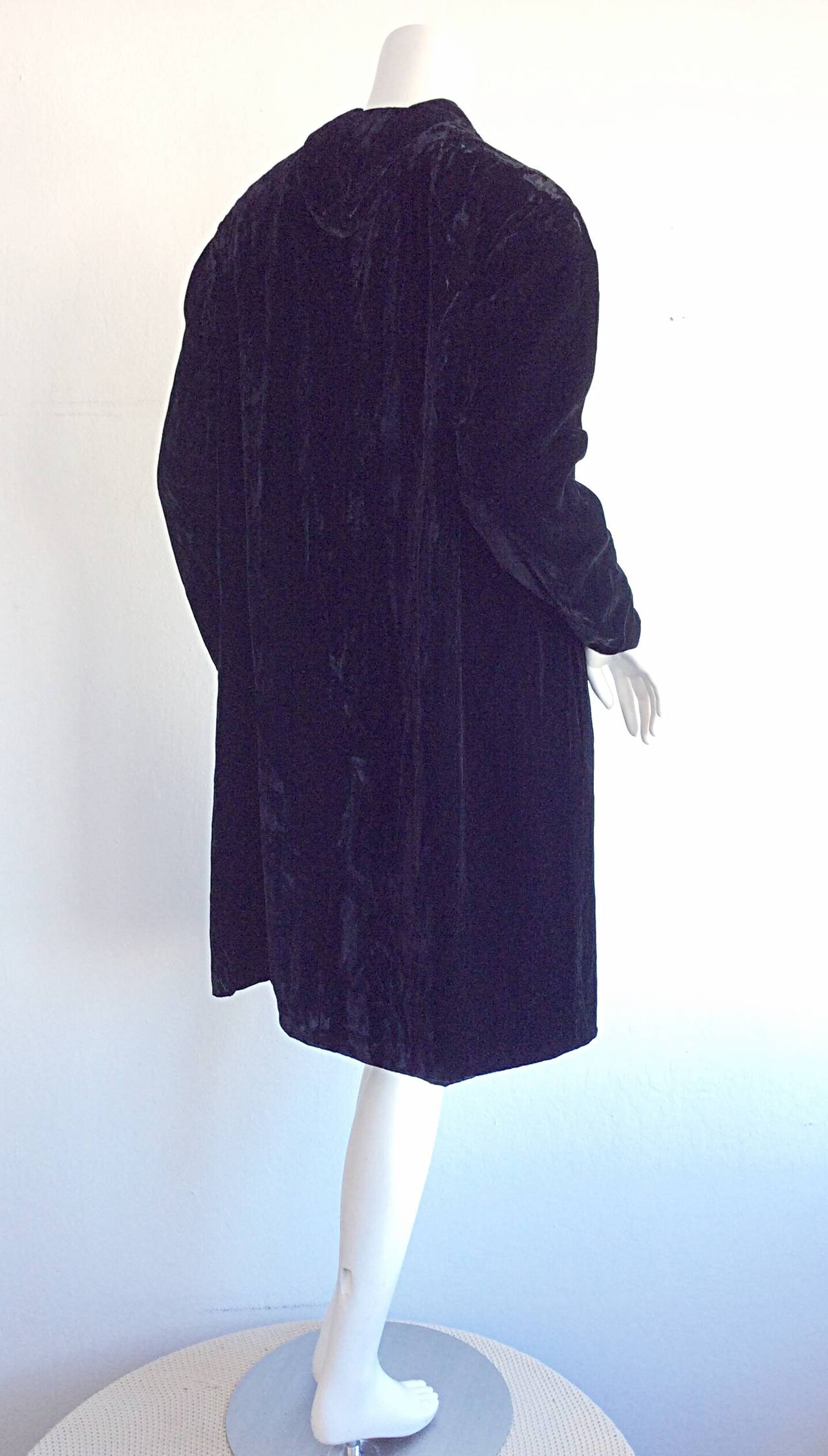 De las mujeres Rarísima Chaqueta de capa Milium de terciopelo negro de los años 50 Ceil Chapman en venta
