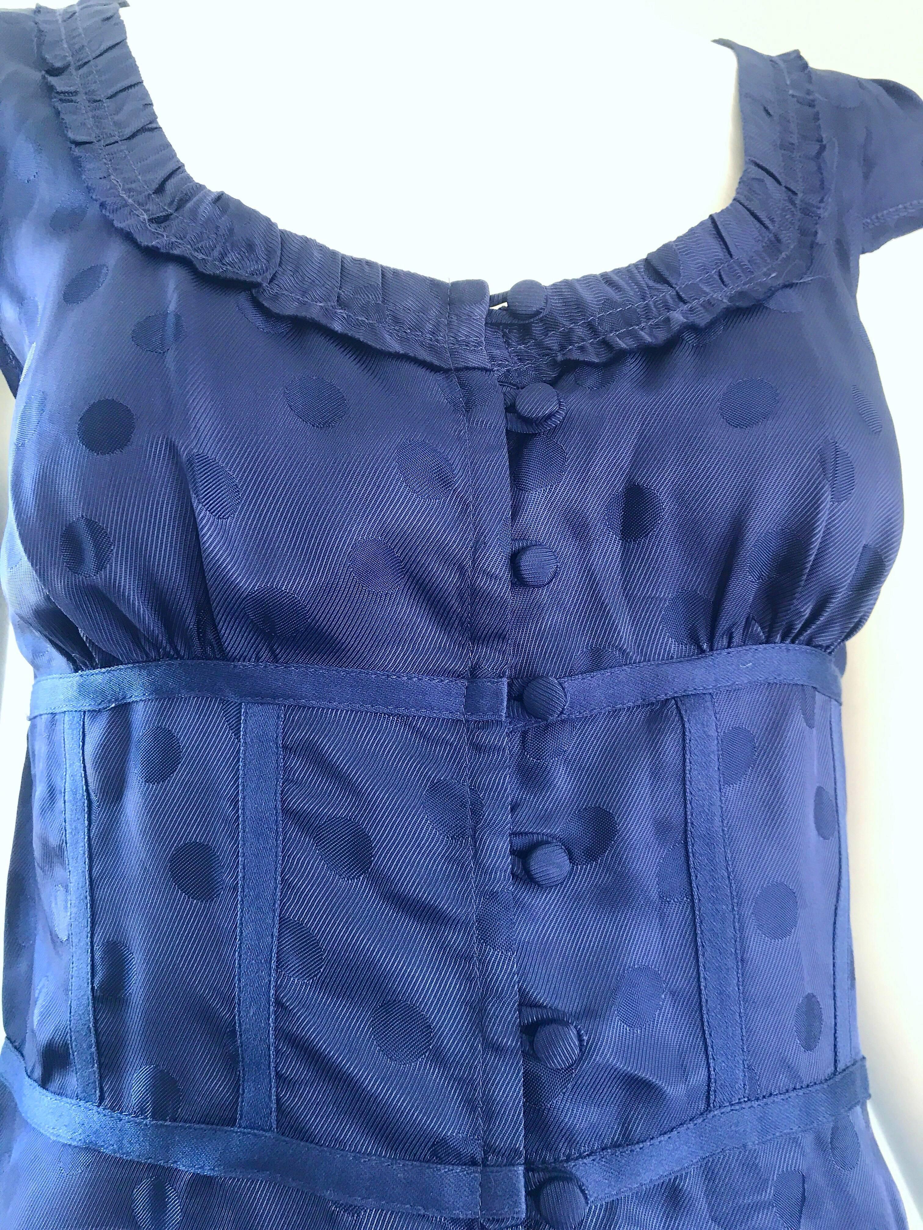 Marc Jacobs Marineblaues Seiden-Top mit gepunkteten Kapuzenärmeln und Kapuzenärmeln Größe 2 / 4 Bluse Top / Hemd (Blau) im Angebot
