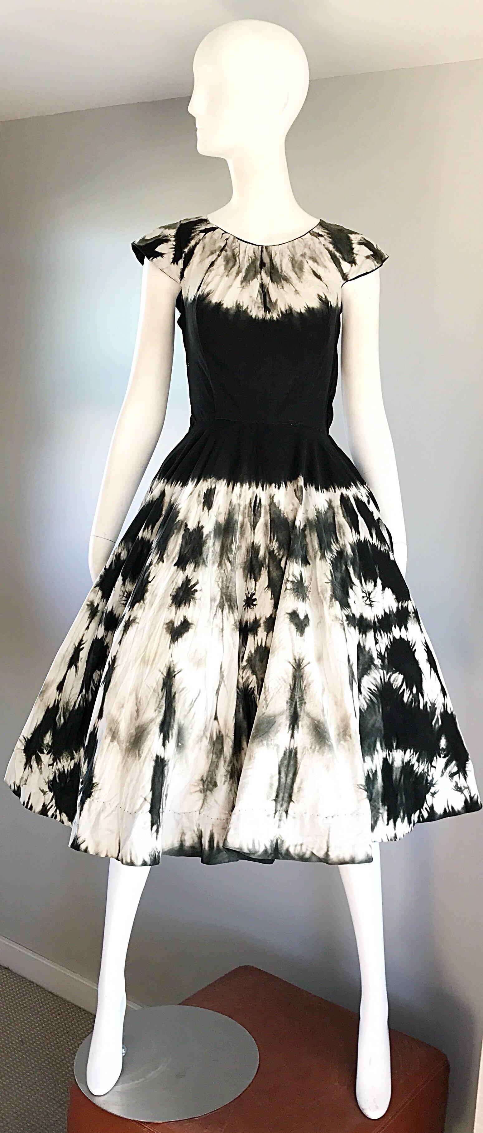 Rare and wonderful 1950s MADALYN MILLER black, white and grey tie dye print cotton fit n' flare dress! Features a fitted cap sleeved tailored bodice, with a flattering and forgiving full skirt. Full metal zipper up the side with hook-and-eye