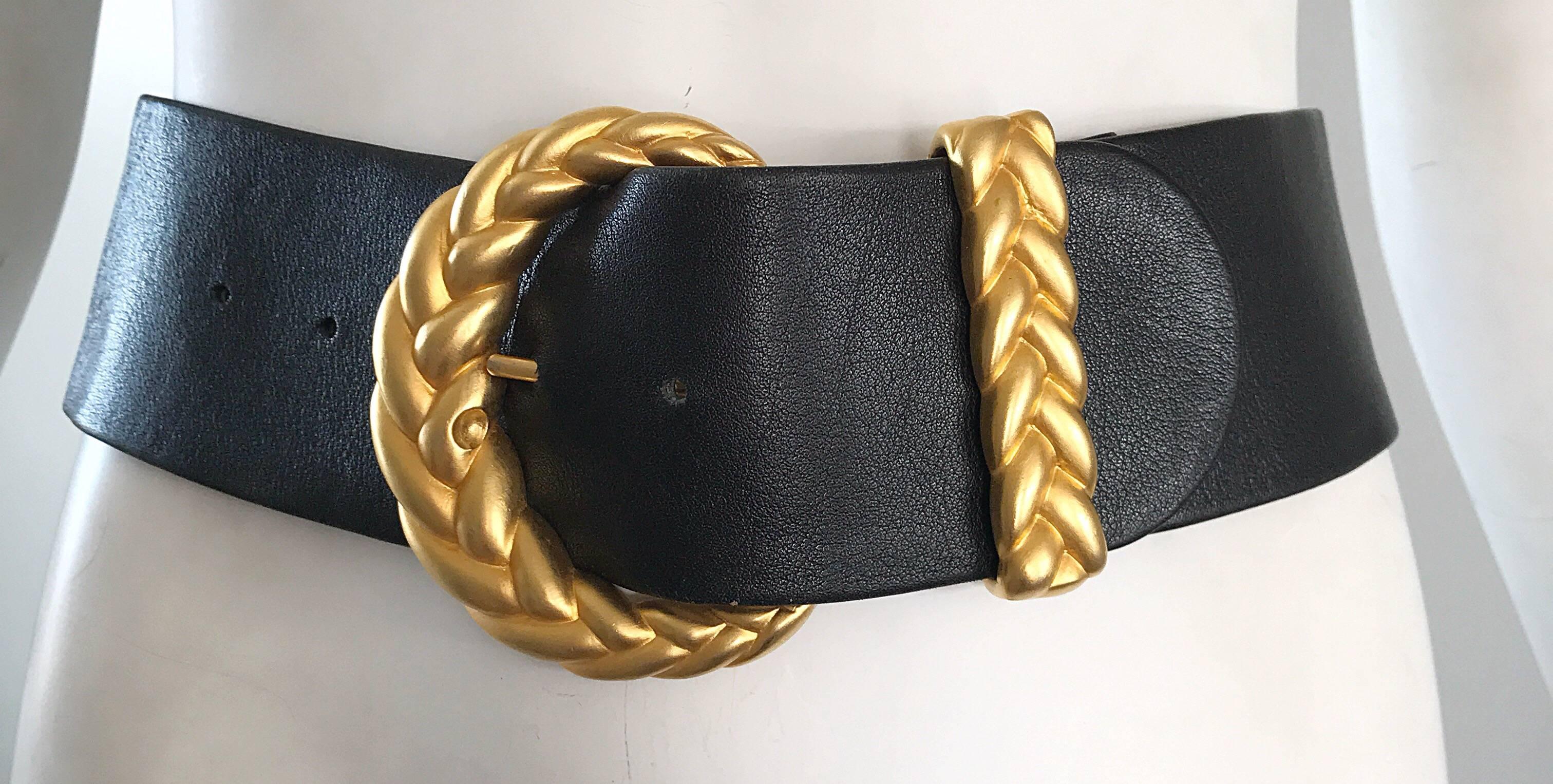 Chic 1990s Anne Klein for Calderon Black and Gold Vintage 90s Classic Wide Belt In Excellent Condition For Sale In San Diego, CA