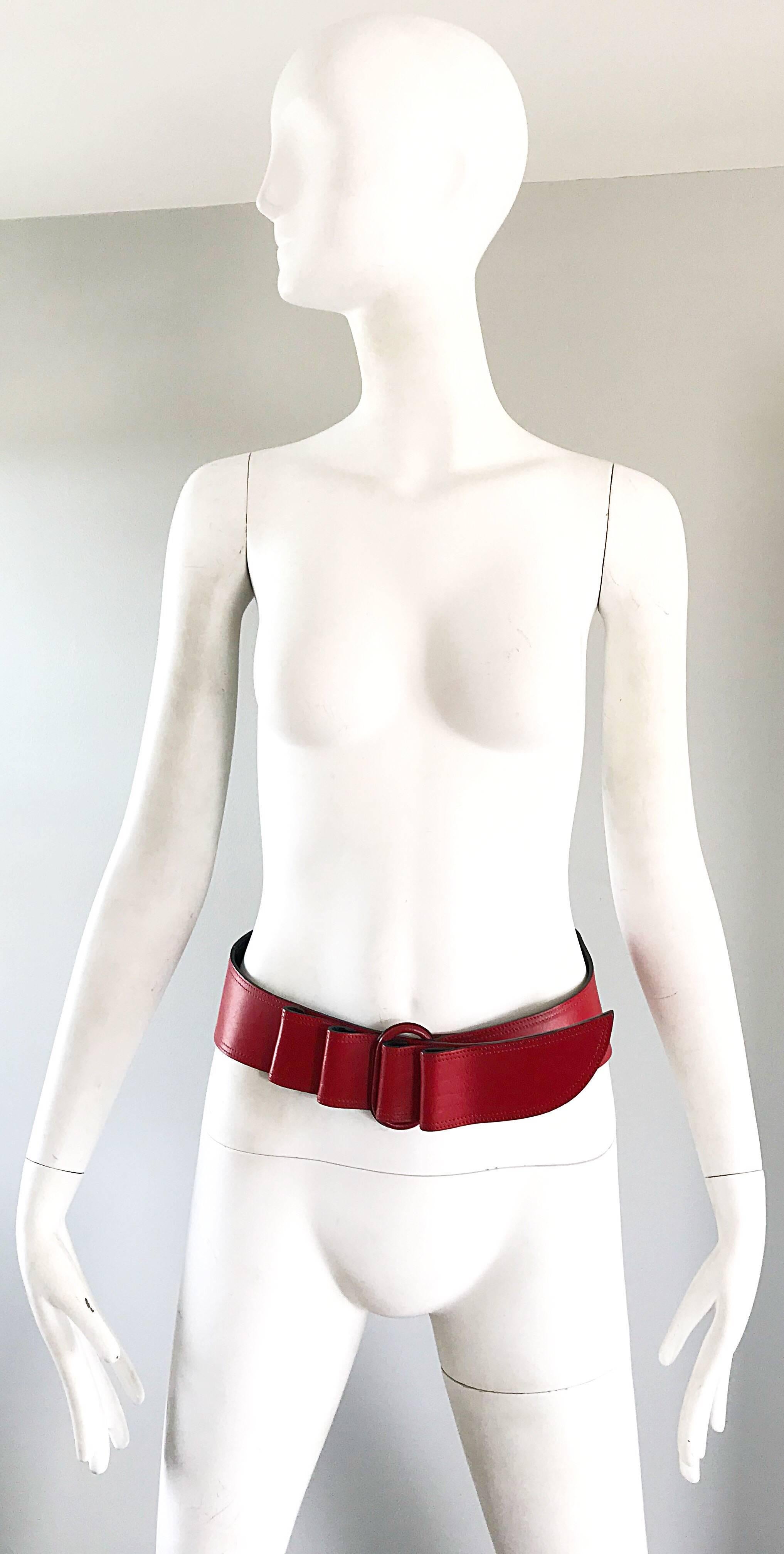 Claude Montana 1980 Avant Garde Lipstick Rouge Cuir Vintage 80s Ceinture Excellent état - En vente à San Diego, CA
