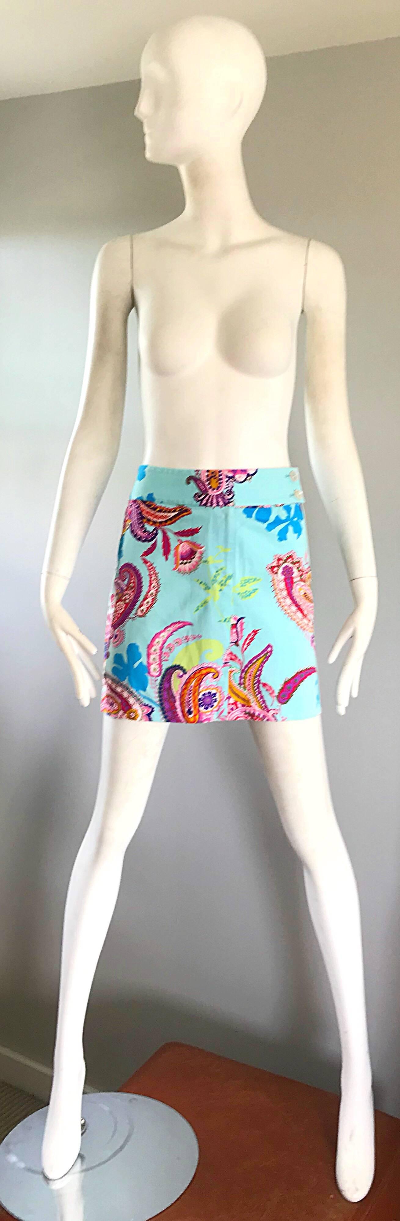 Stylish vintage early 90s RALPH LAUREN Black Label tropical paisley and flower print mini skirt! Features a light blue background, with floral paisley prints in pink, purple, red, turquoise, green and white. Zipper fly, with button and 
Hook-and-eye