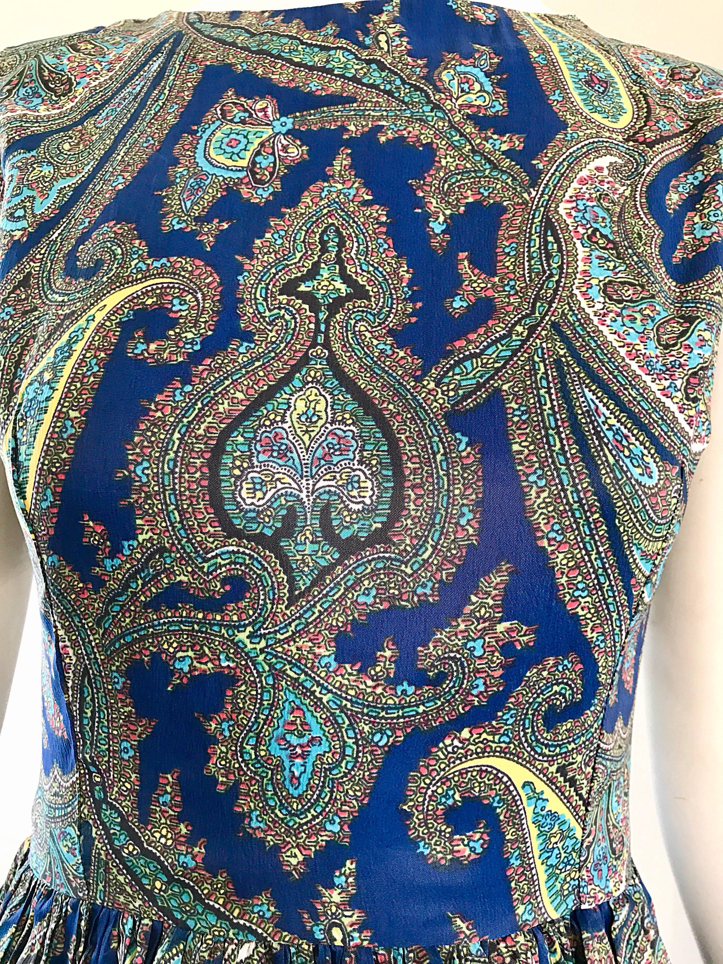 1950er Wunderschönes blaues Paisley Fit n' Flare Vintage 50er Jahre ärmelloses Seidenkleid (Blau) im Angebot