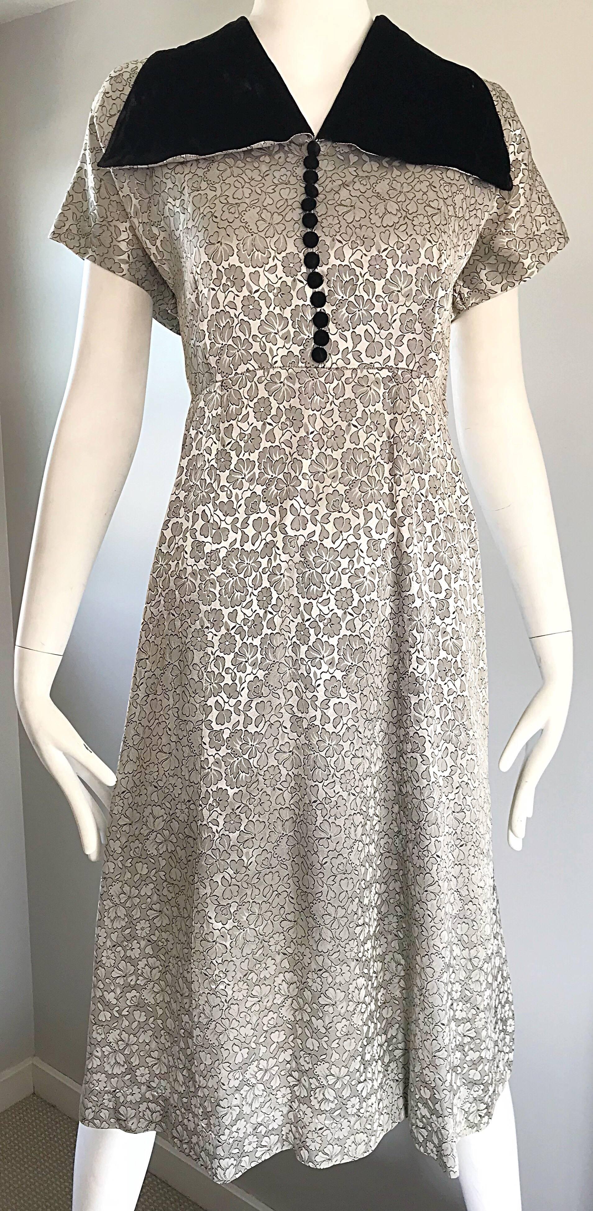 Large Size 1940s Silver Grey and Black Silk + Velvet Flower 40s Vintage Dress In Excellent Condition For Sale In San Diego, CA