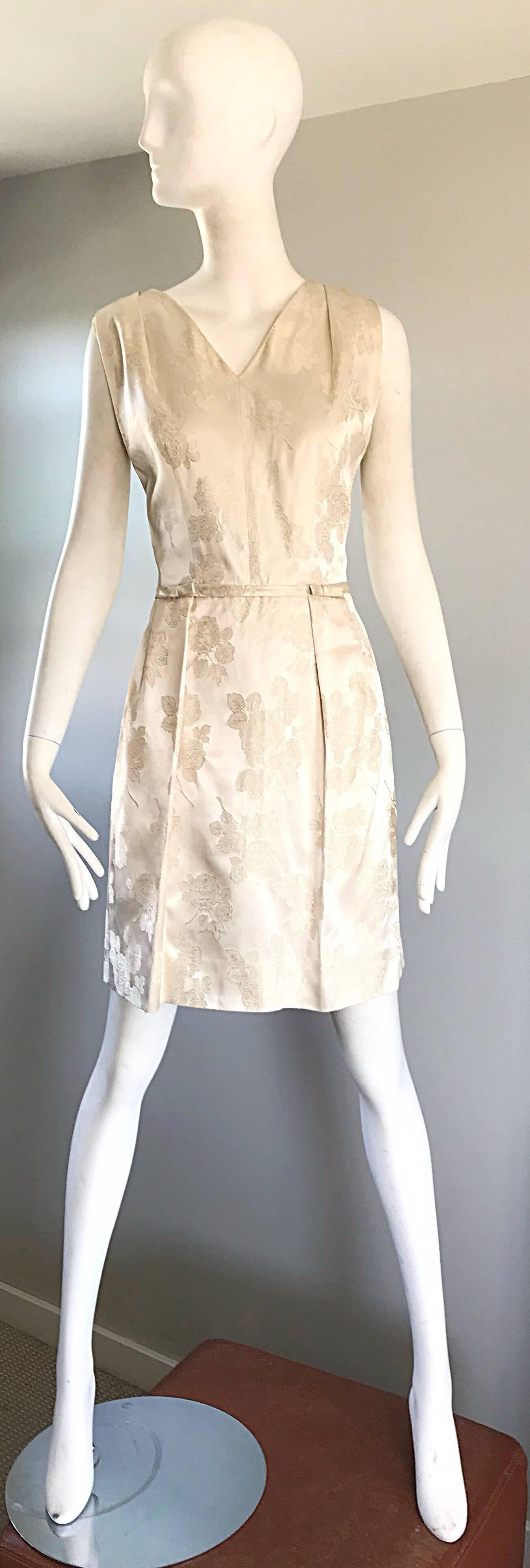 Chic 50s vintage R&K ORIGINALS ivory / off-white silk jacquar sleeveless Dress! Features a luxurious silk jacquard floral silk. Fitted bodice with a forgiving full skirt. Two bows at each side of the waistband. Demi couture quality, with heavy