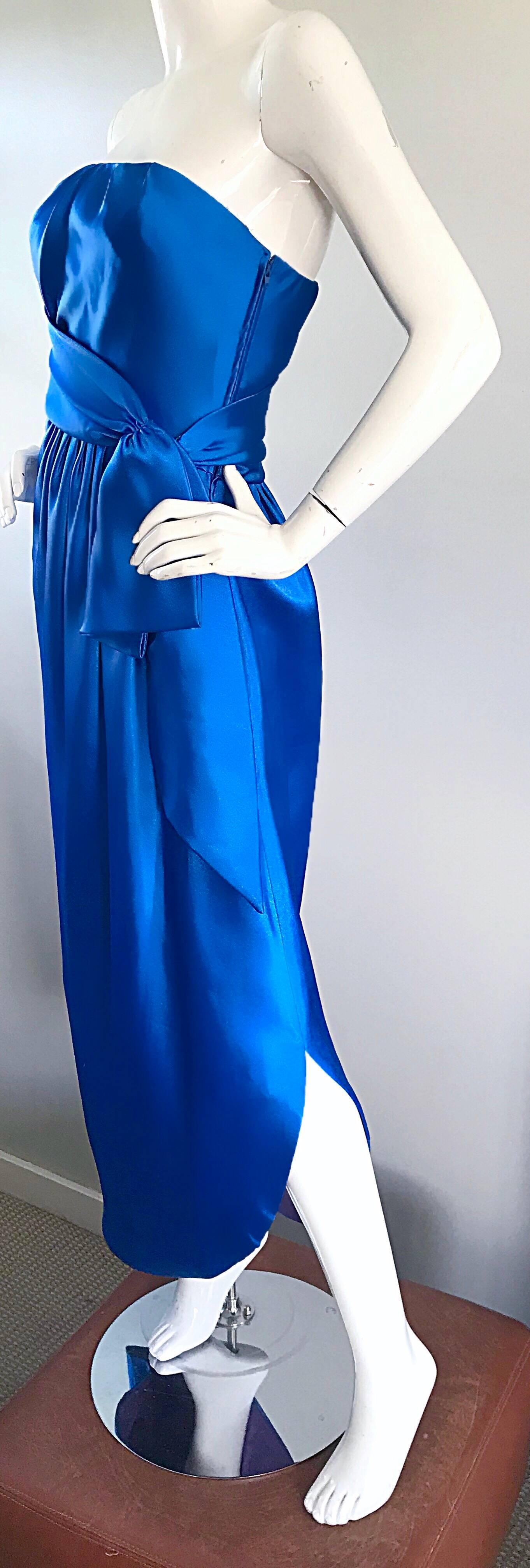 Frank Usher - Robe sans bretelles et châle en satin bleu royal, vintage, années 1970  Excellent état - En vente à San Diego, CA