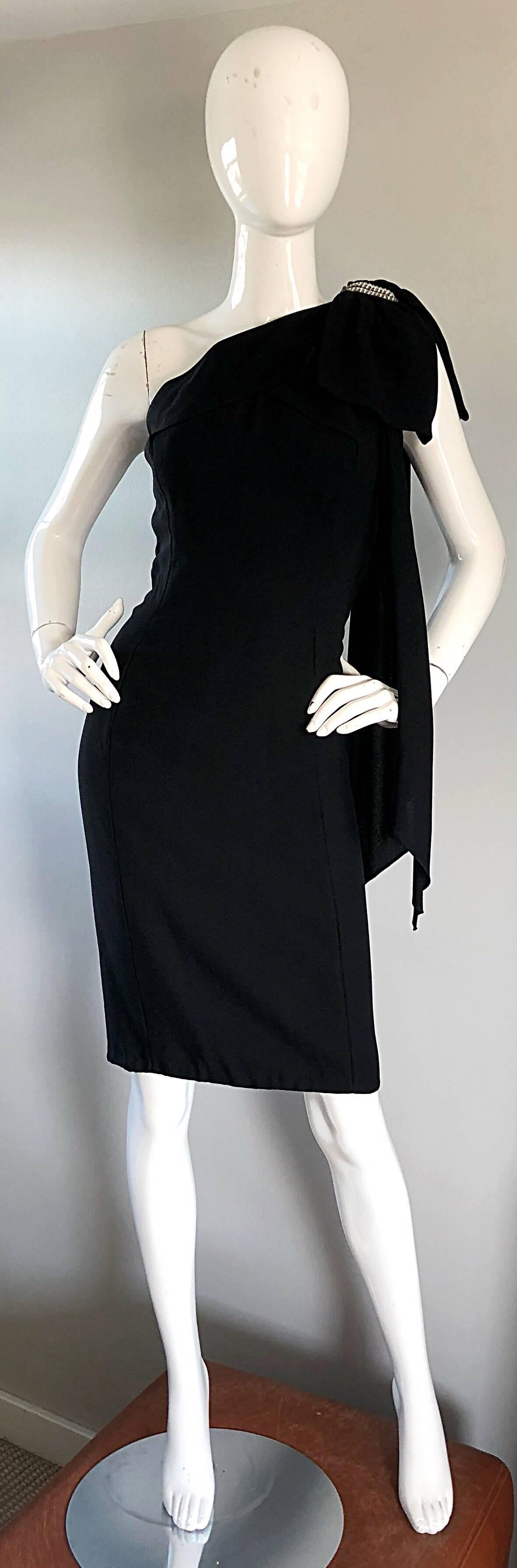 Exceptional vintage 1950s ANITA MODES black silk crepe one shoulder cocktail wiggle dress! Form fitting silhouette hugs the body in all the right places. So Marilyn Monroe, Audrey Hepburn, Grace Kelly, Jayne Mansfield, etc..Definitely a 50s starlet