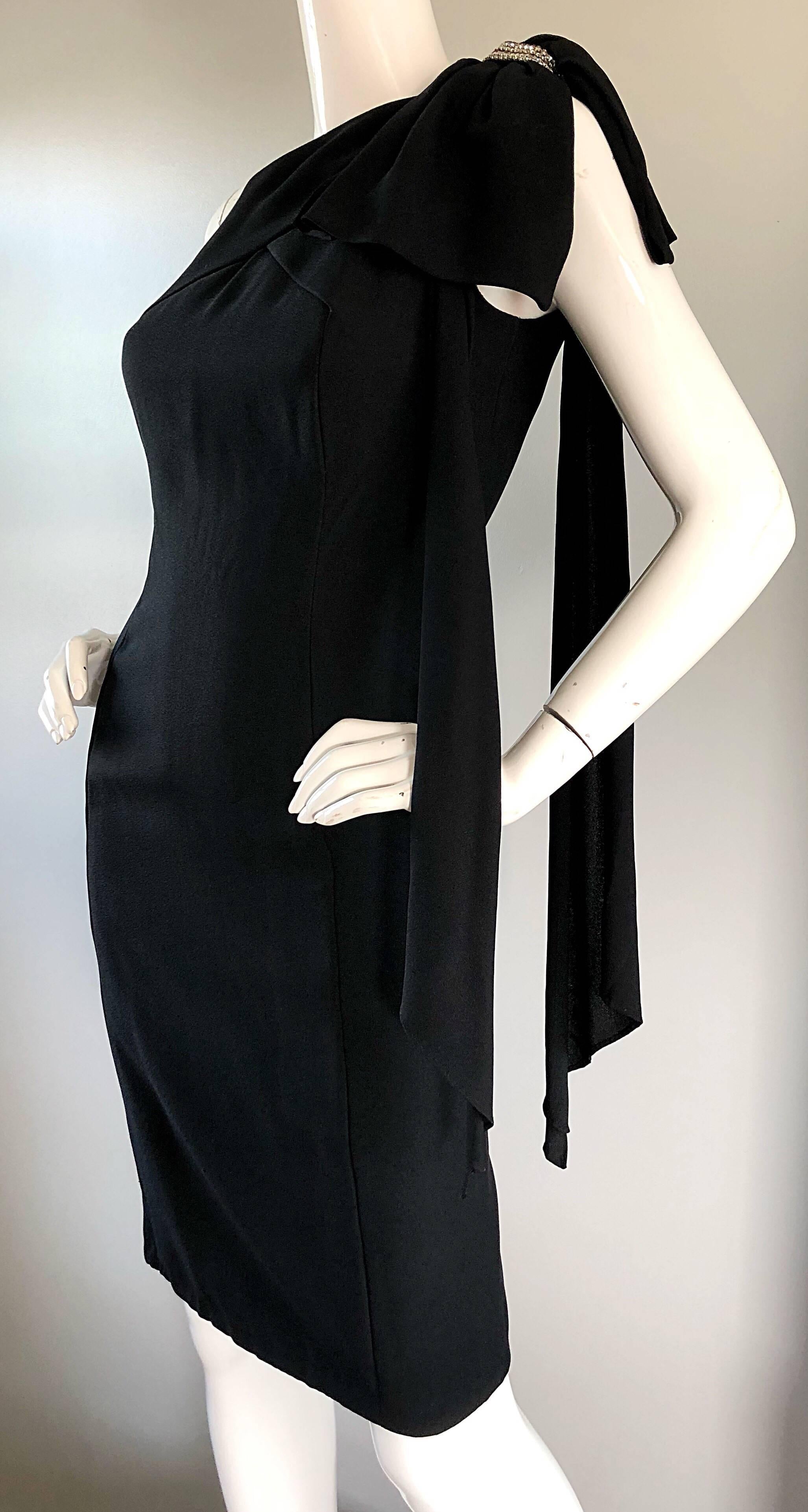 1950s Anita Modes Vestido negro Demi Couture de un hombro con pedrería de los años 50 Wiggle en Excelente estado para la venta en San Diego, CA