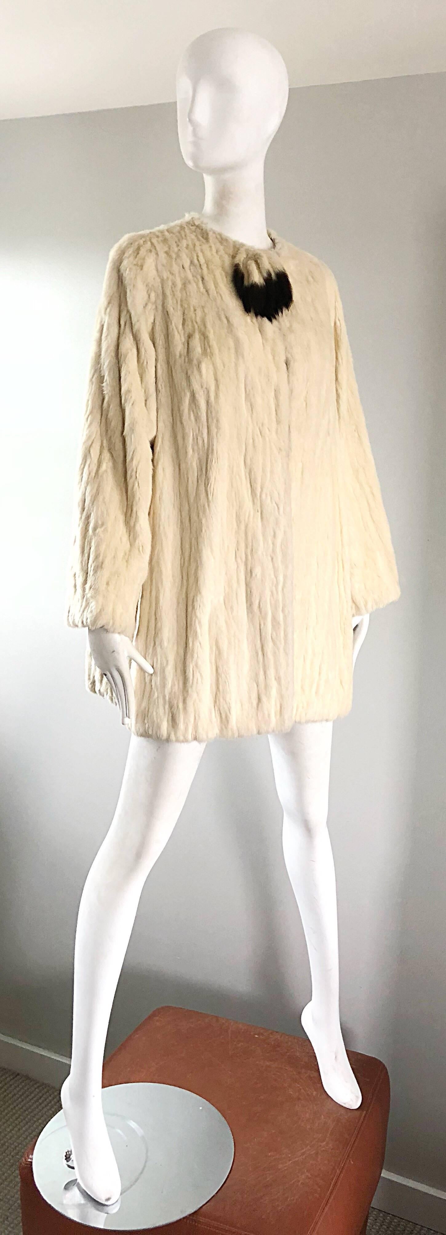 Rare 1930 Ermine Winter White Luxurious Fur Jacket Coat w/ Tail Collar Detail In Excellent Condition In San Diego, CA