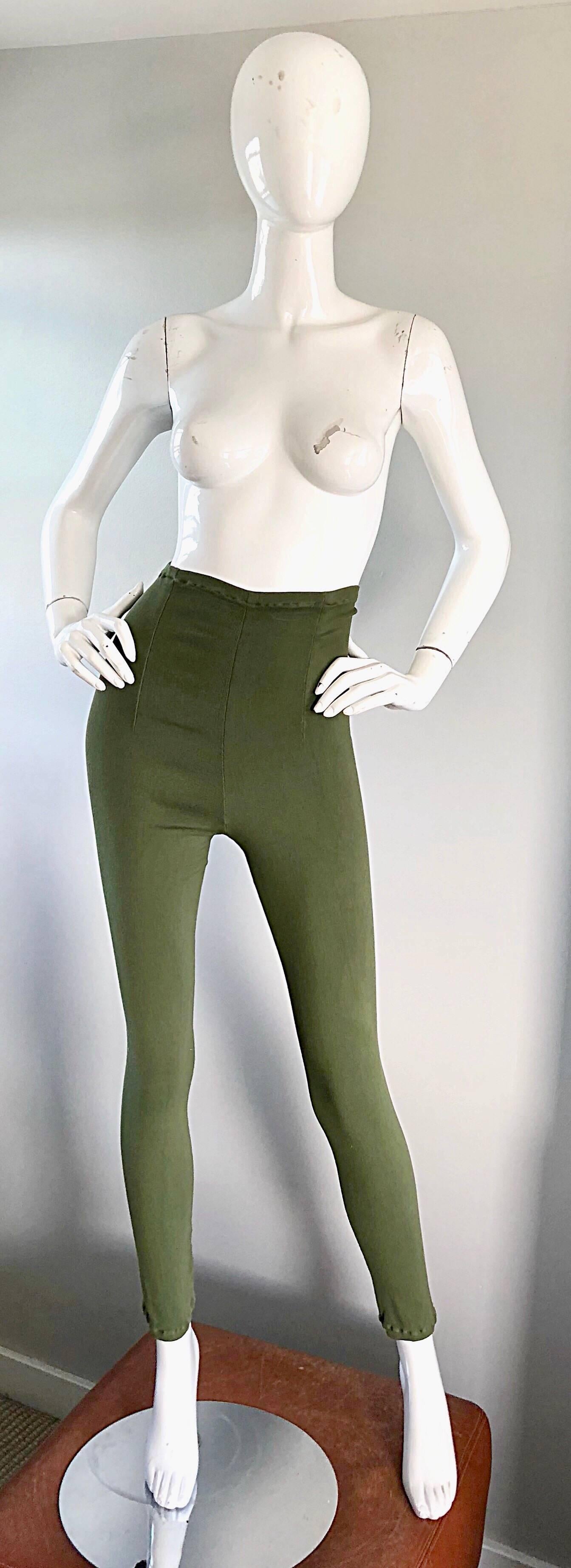 90s GHOST OF LONDON olive green ultra high waisted leggings / skinny pants! Features a soft Rayon blend that stretches to fit (73% Rayon, 24% Nylon, 3% Lycra). In great condition. Made in England
Approximately Size Small - Medium (tons of