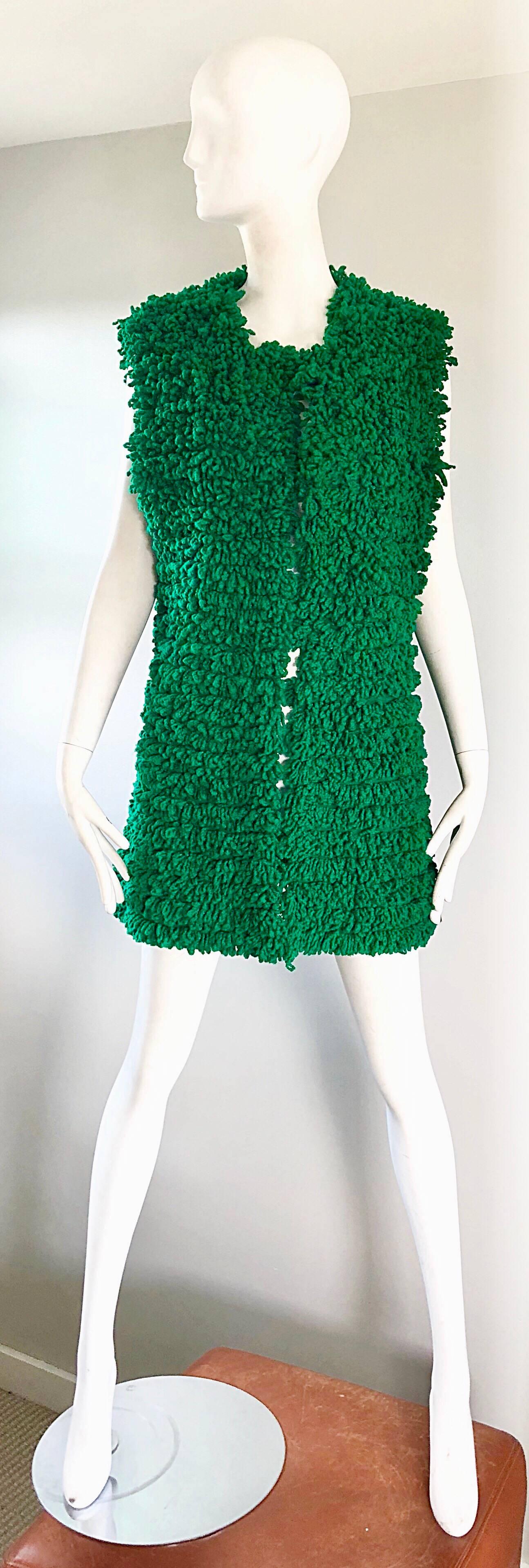 1970s Di Costa Kelly Emerald Green Shag Carpet Sleeveless Vintage 70s Wool Vest For Sale 2