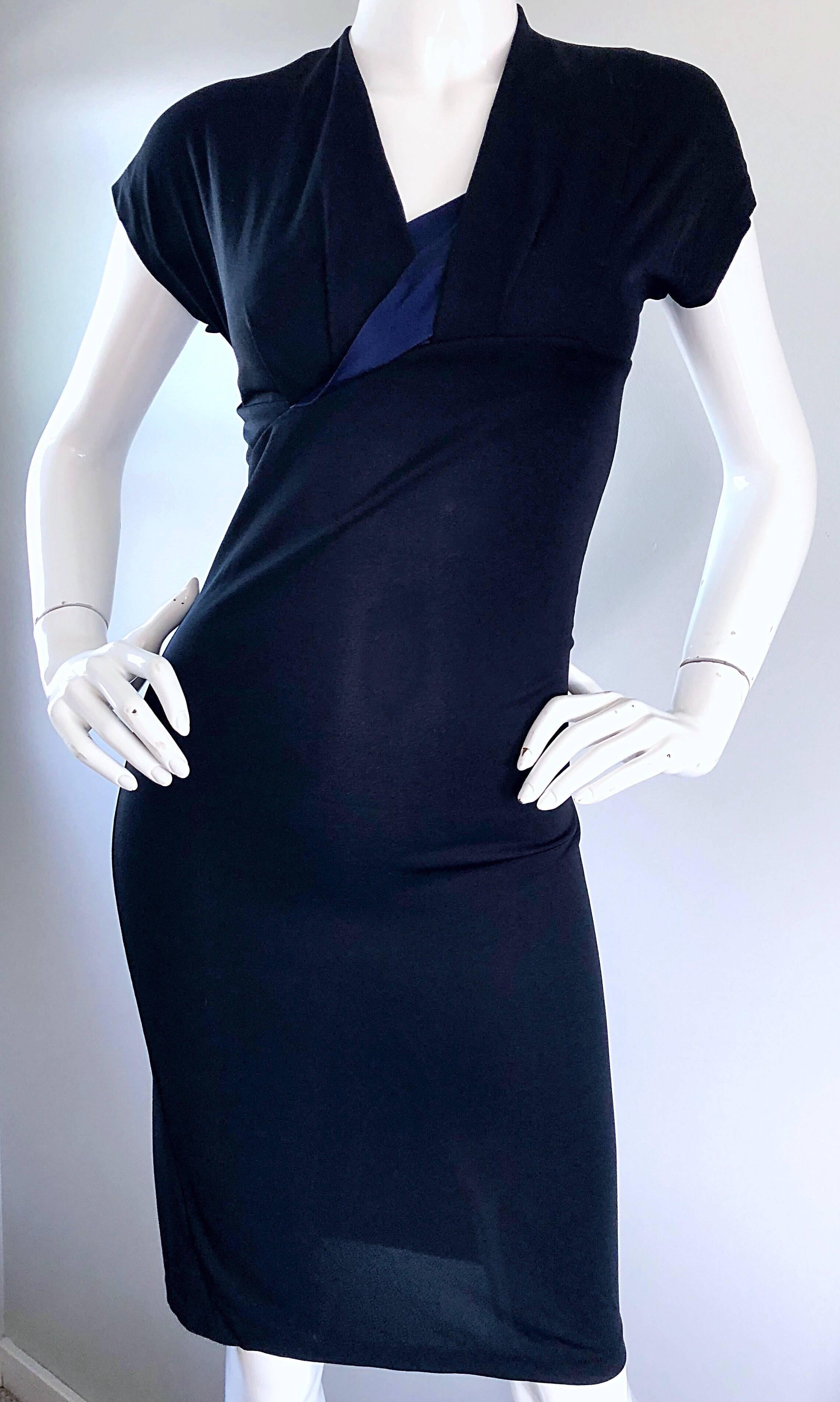 Vintage Salvatore Ferragamo 1990s Black and Navy Blue Jersey Dress Size 40 For Sale 4