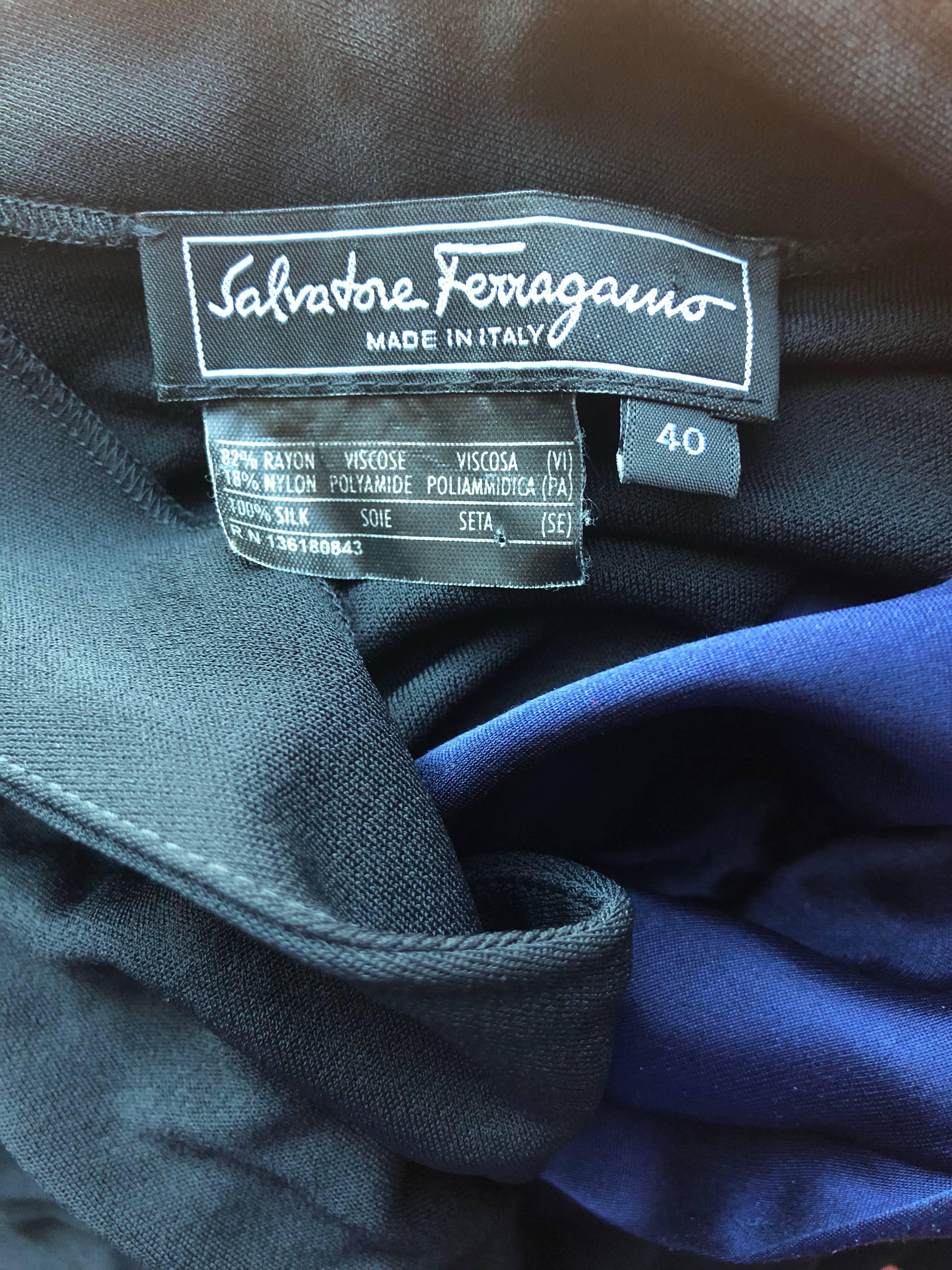 Vintage Salvatore Ferragamo 1990s Black and Navy Blue Jersey Dress Size 40 For Sale 5