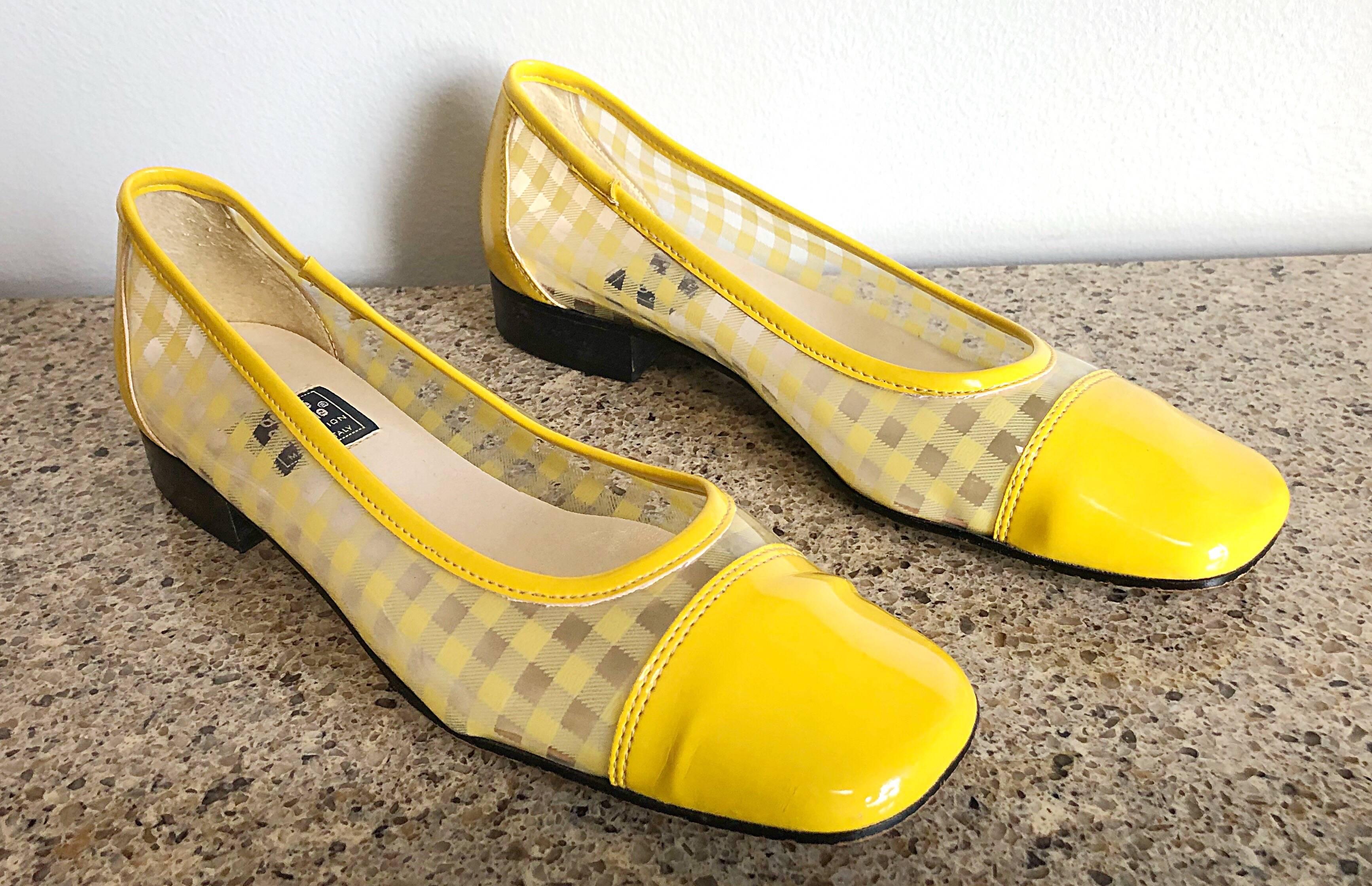 Women's Size 8 Andre Assous 1960s Vintage Style Yellow and Clear Mod Flat  Shoes For Sale