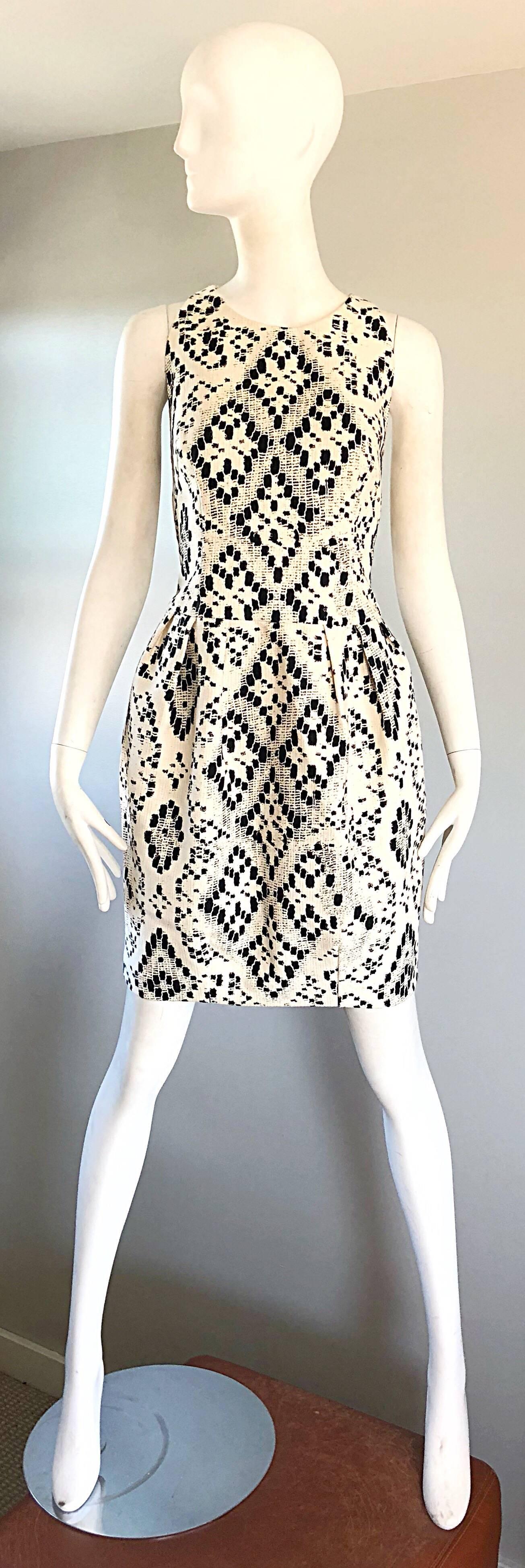 Beautiful GIAMBATTISTA VALLI Resort 2012 runway black and white geometric abstract sleeveless dress! Features a heavy texture cotton that holds shape nicely. Pockets at each side of the hips. Fitted bodice, with a flattering and forgiving full