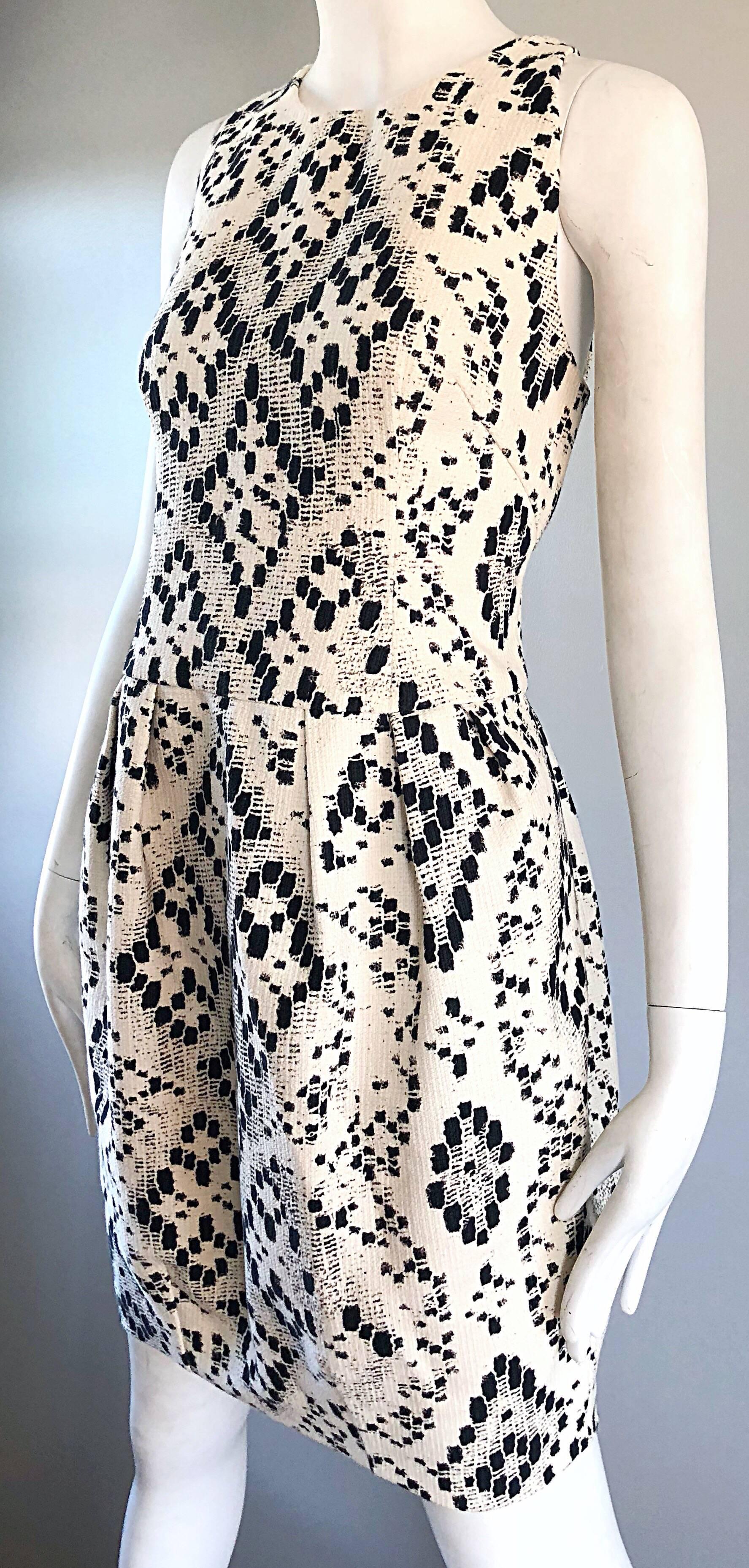 Giambattista Valli Talla 10 12 Resort 2012 Vestido sin mangas abstracto blanco negro en venta 2