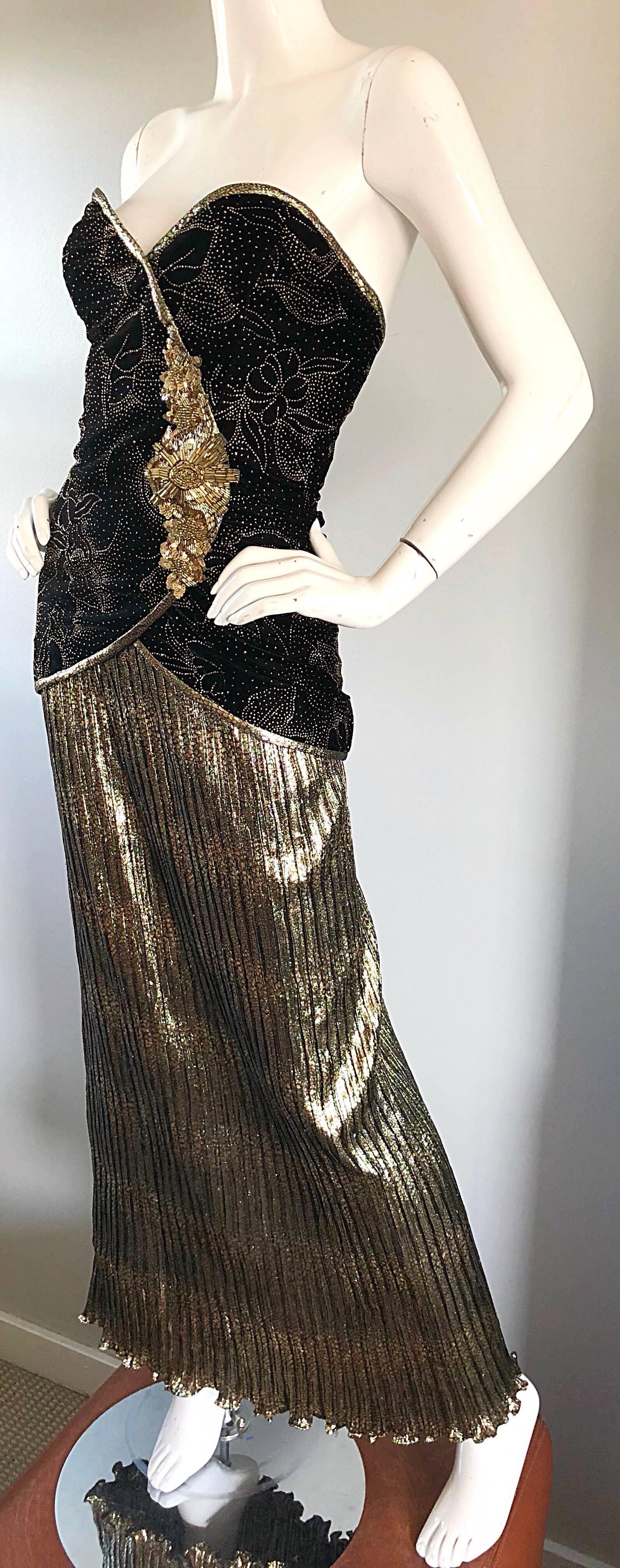 A.J. sin tirantes de terciopelo de seda negro y dorado de los años 80 con cuentas Bata Vintage Bari en Excelente estado para la venta en San Diego, CA