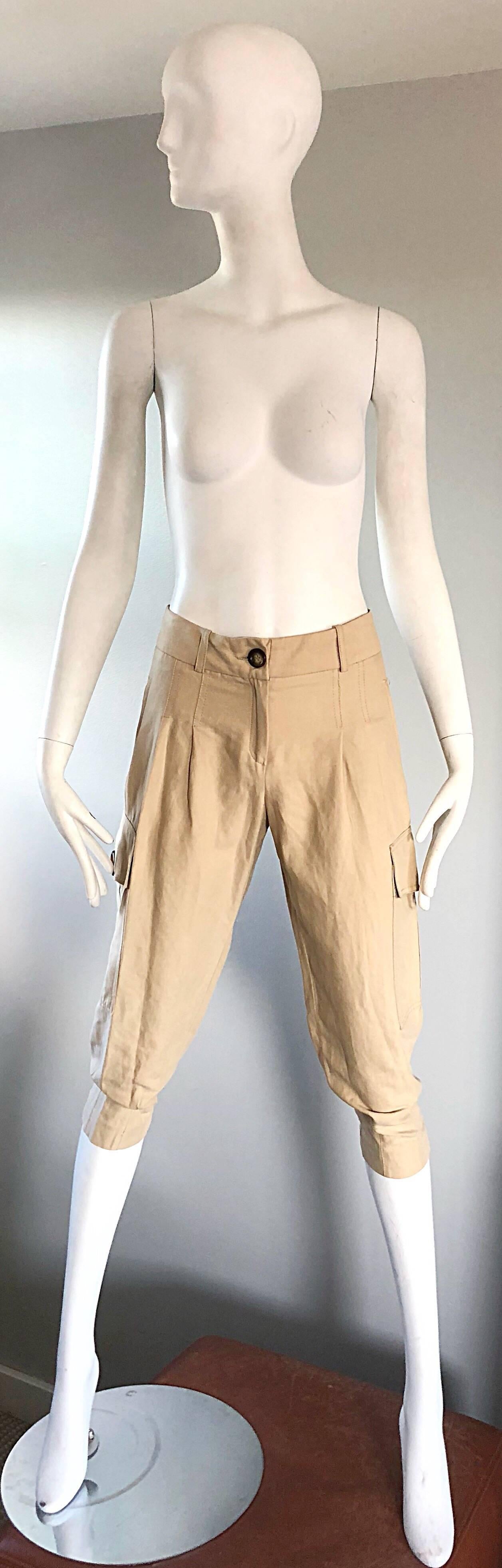 Chic vintage 90s MICHAEL KORS COLLECTION khaki cargo jodhpur safari style cropped capri pants / bermuda shorts! Fashionable single pleat detail on the front. Slight tapered leg give these just the right amount of style! Cargo pockets on each side of