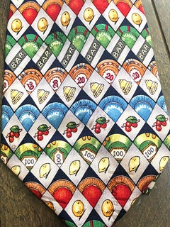 Cravatta da uomo vintage Nicole Miller 1990s Slot Machine Novelty Print 90s Silk Neck Tie