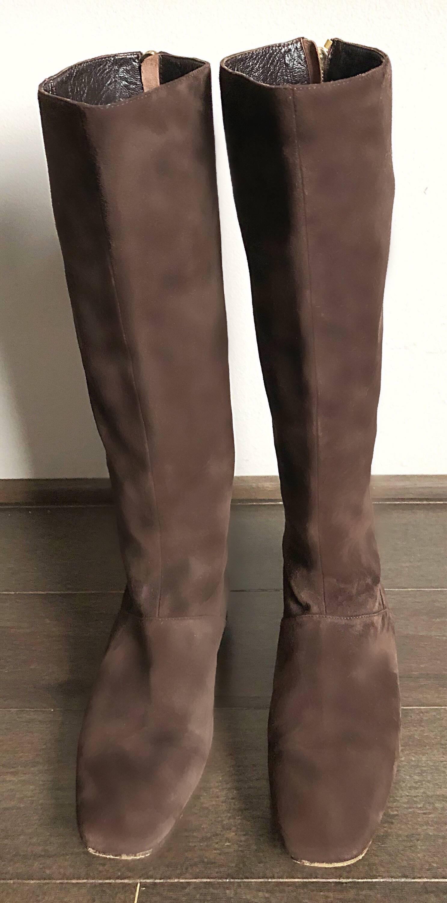 New 1990s Moschino Cheap & Chic Size 38.5 / 8.5 Brown Suede 90s Knee High Boots For Sale 1