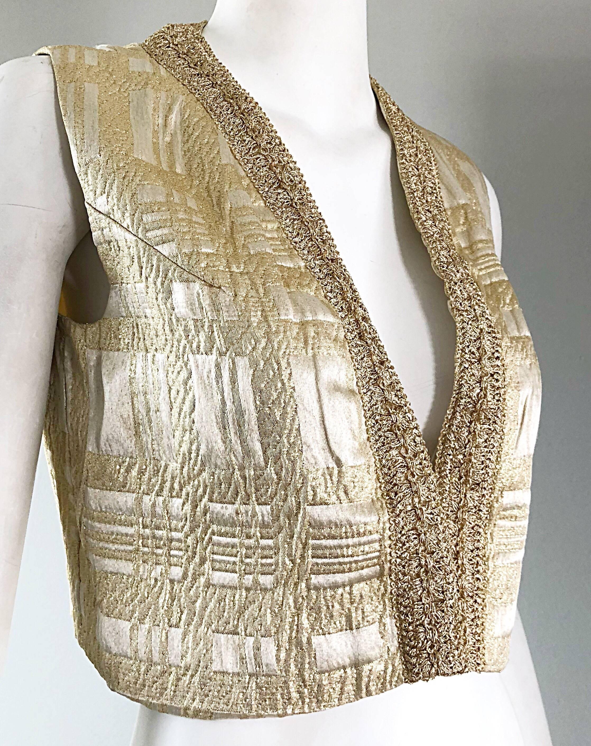 1960s Saks 5th Avenue Gold Silk Brocade Metallic Vintage 60s Cropped Vest In Excellent Condition For Sale In San Diego, CA