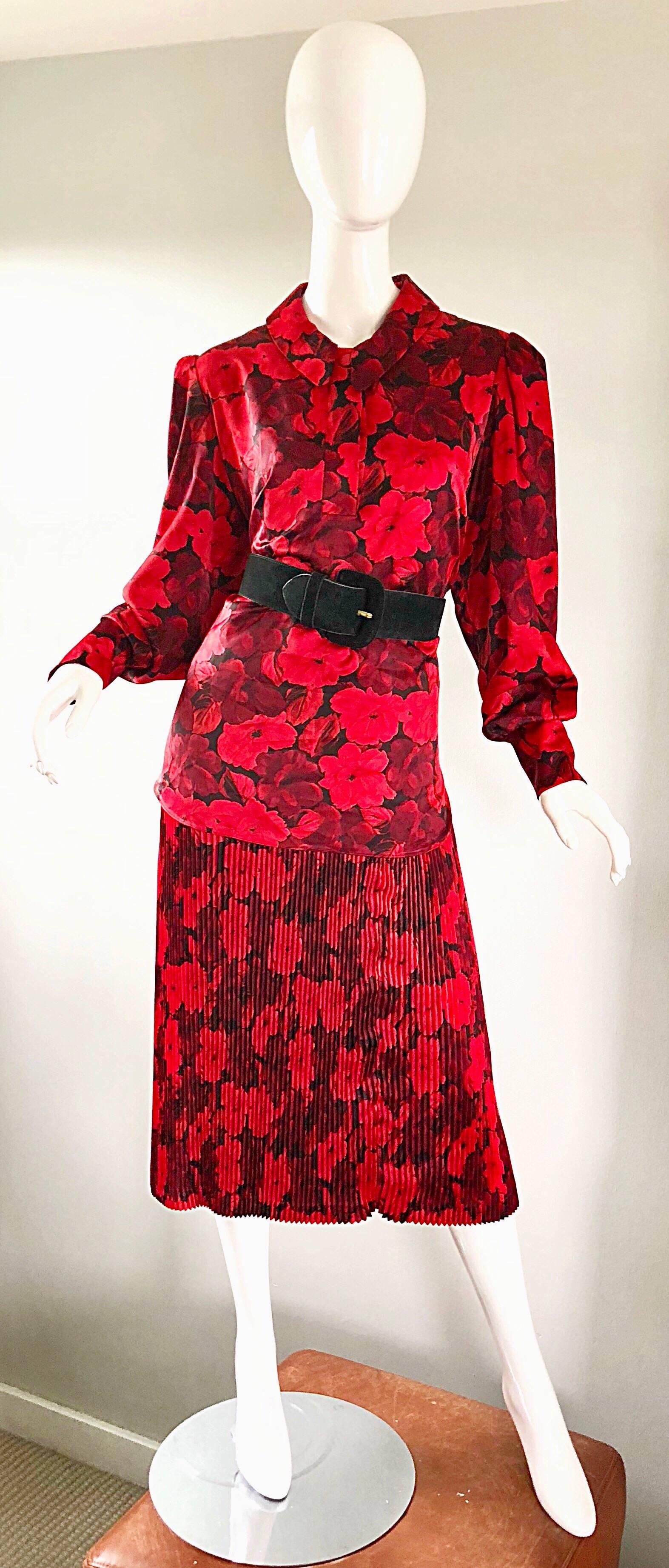Rouge Robe vintage NIna Ricci Taille 14 / 16 rouge noire style garçonne à fleurs et taille tombante en vente