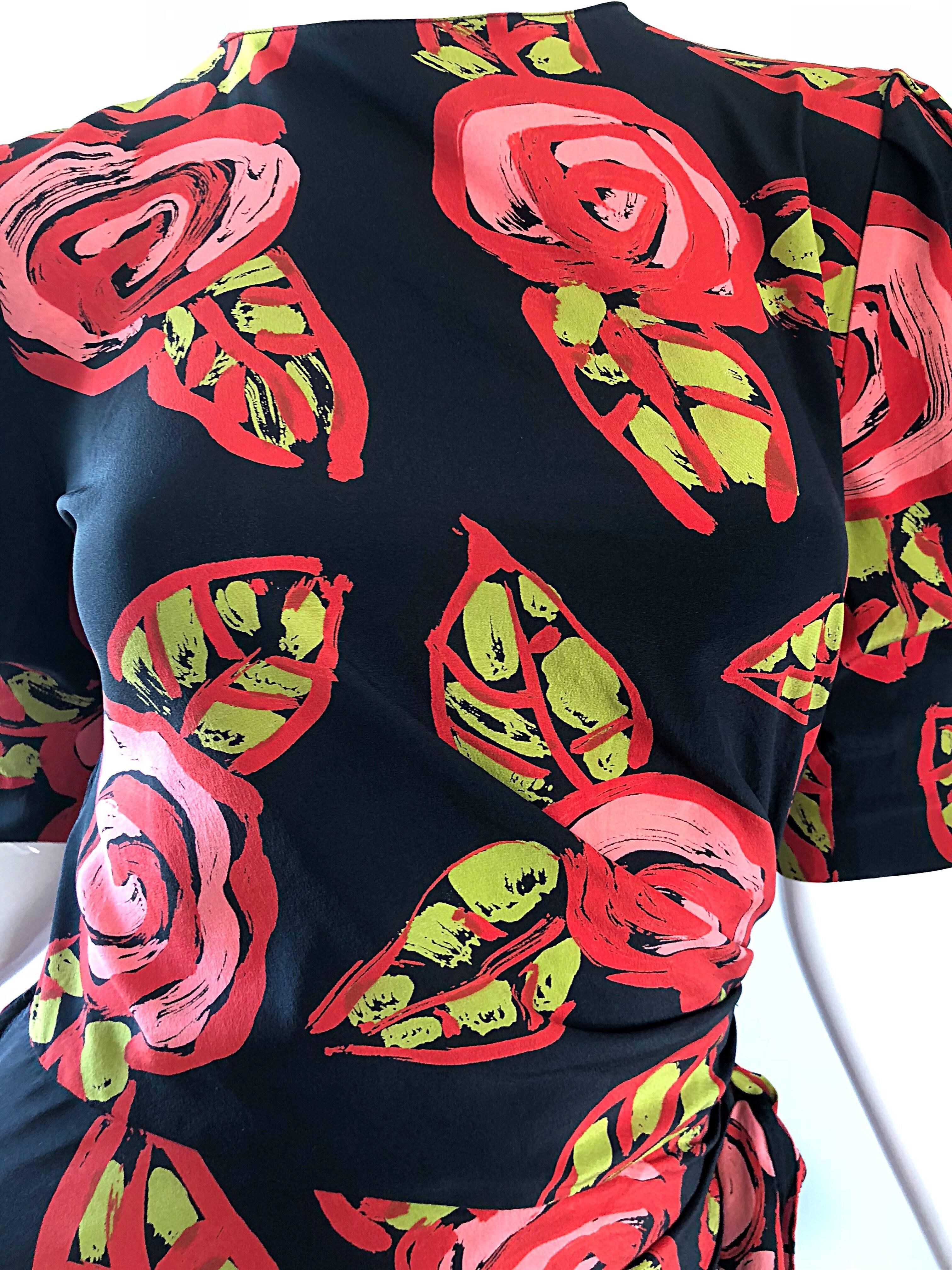 Vintage Louis Feraud Abstract Rose Print Sz 6 Black Pink Red Short Sleeve Dress In Excellent Condition In San Diego, CA