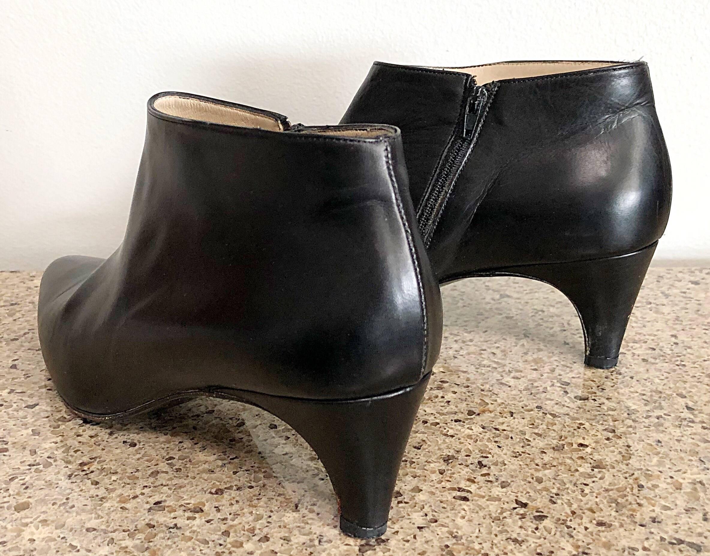 Escada Vintage Größe 6::5 schwarzes Leder Low Heel Ankle Boots / Booties:: 1990er Jahre (Schwarz)