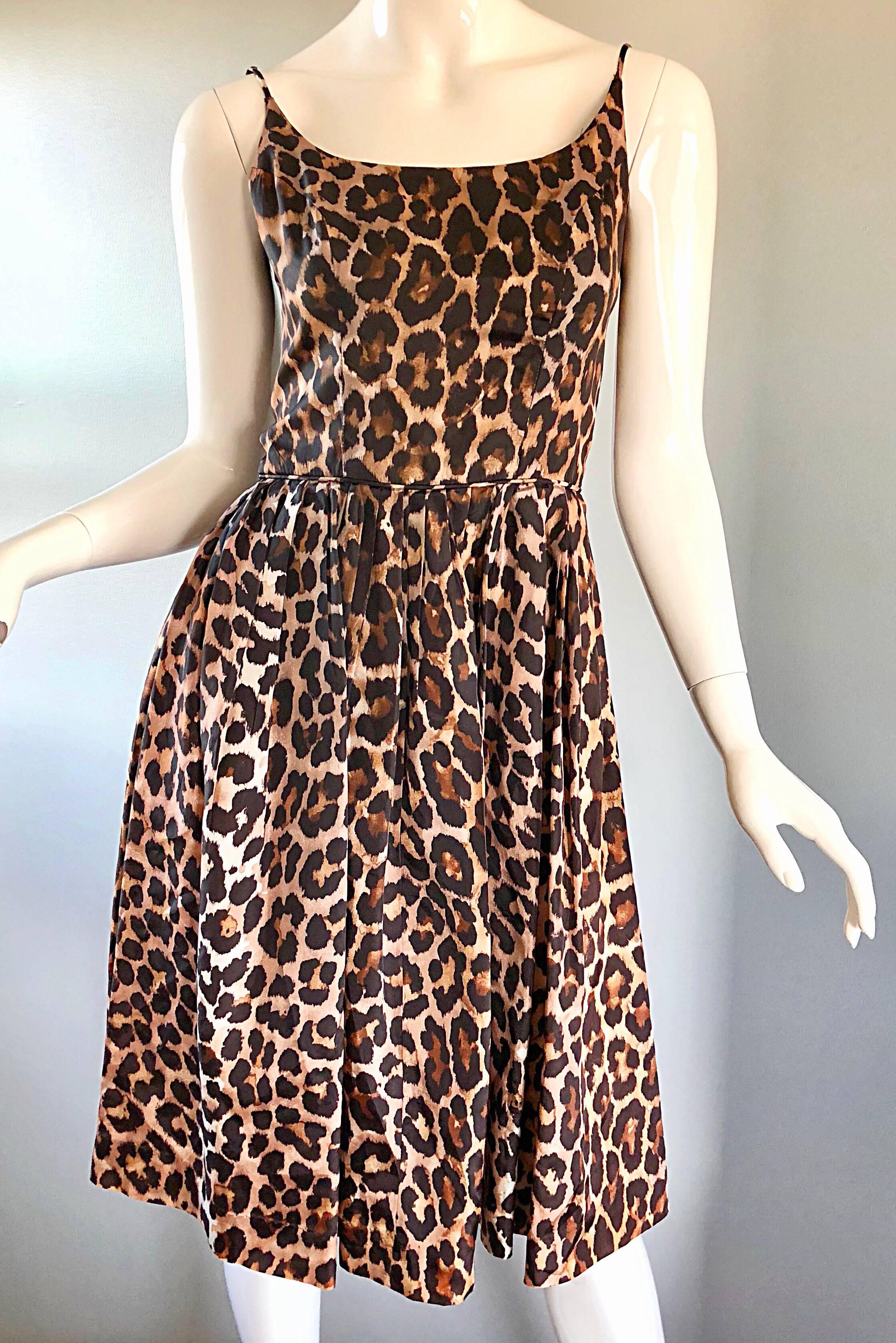 Wunderschönes 1950er Demi Couture Leopard Cheetah Print Seide Fit n' Flare 50er Jahre Kleid mit Leopardenmuster (Schwarz) im Angebot