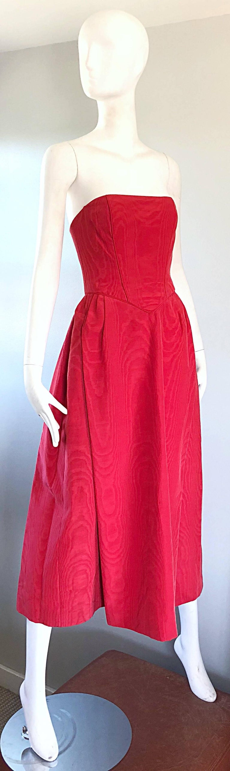 Bob Mackie 1970s Lipstick Red Silk Moire 70s Vintage Strapless Evening Gown  For Sale at 1stDibs | 1970s evening gowns, 70s formal dresses, tapis  jeweled rouge lipstick
