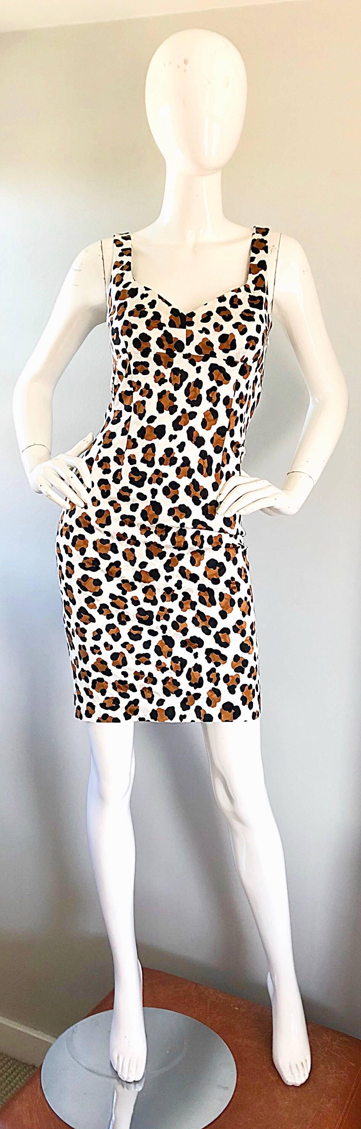 Chic early 2000s MICHAEL KORS COLLECTION white 
cheetah / leopard print sheath dress! Features a fun rust colored and black animal print throughout. Flattering sweetheart neckline. Soft blend of Rayon (65%), Cotton (32%), and Spandex (3%). Body