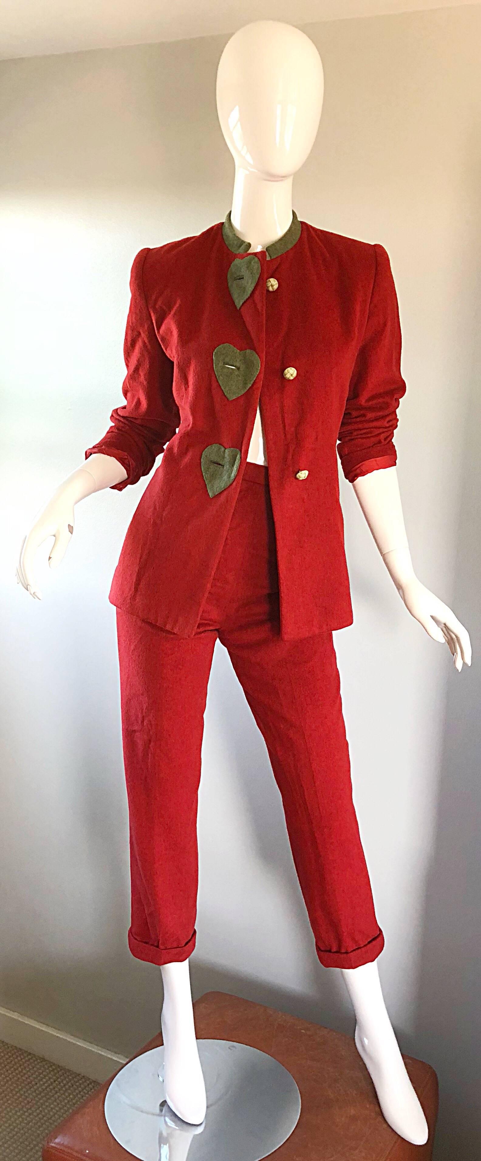 Carolina Herrera Rare Early 1990s Size 6 Brick Red Novelty Heart Print Pant Suit In Excellent Condition For Sale In San Diego, CA