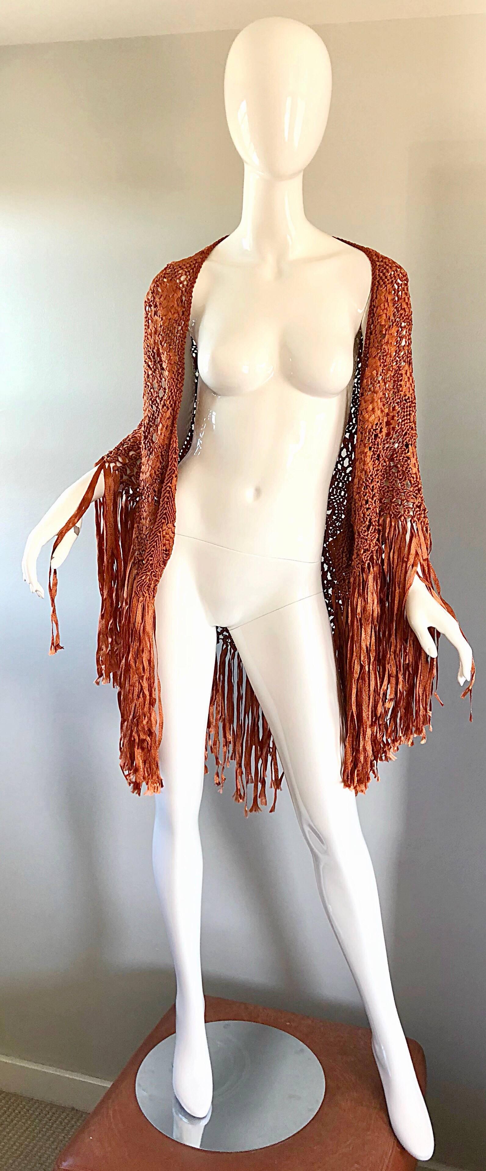 Lovely 1970s hand woven Terra-cotta / brown / tan / caramel rayon crochet extra large piano shawl! The perfect accessory to add to any outfit / ensemble! Dramatic fringe and elaborate craftmanship. In great condition. 